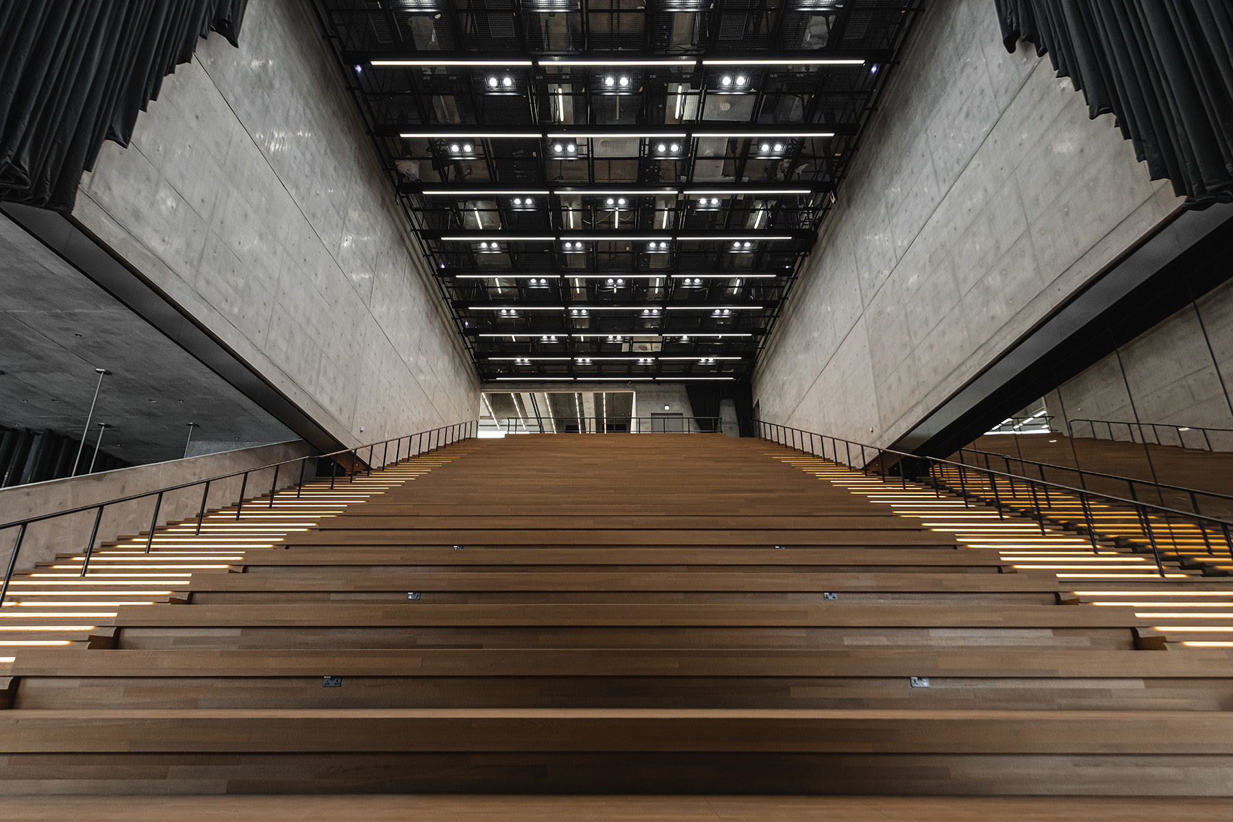 M+大樓由世界知名建築事務所Herzog & de Meuron的全球團隊與TFP Farrells和奧雅納合作設計,這座「大台階」也是展示空間的一部分。(Herzog _ de Meuron提供)