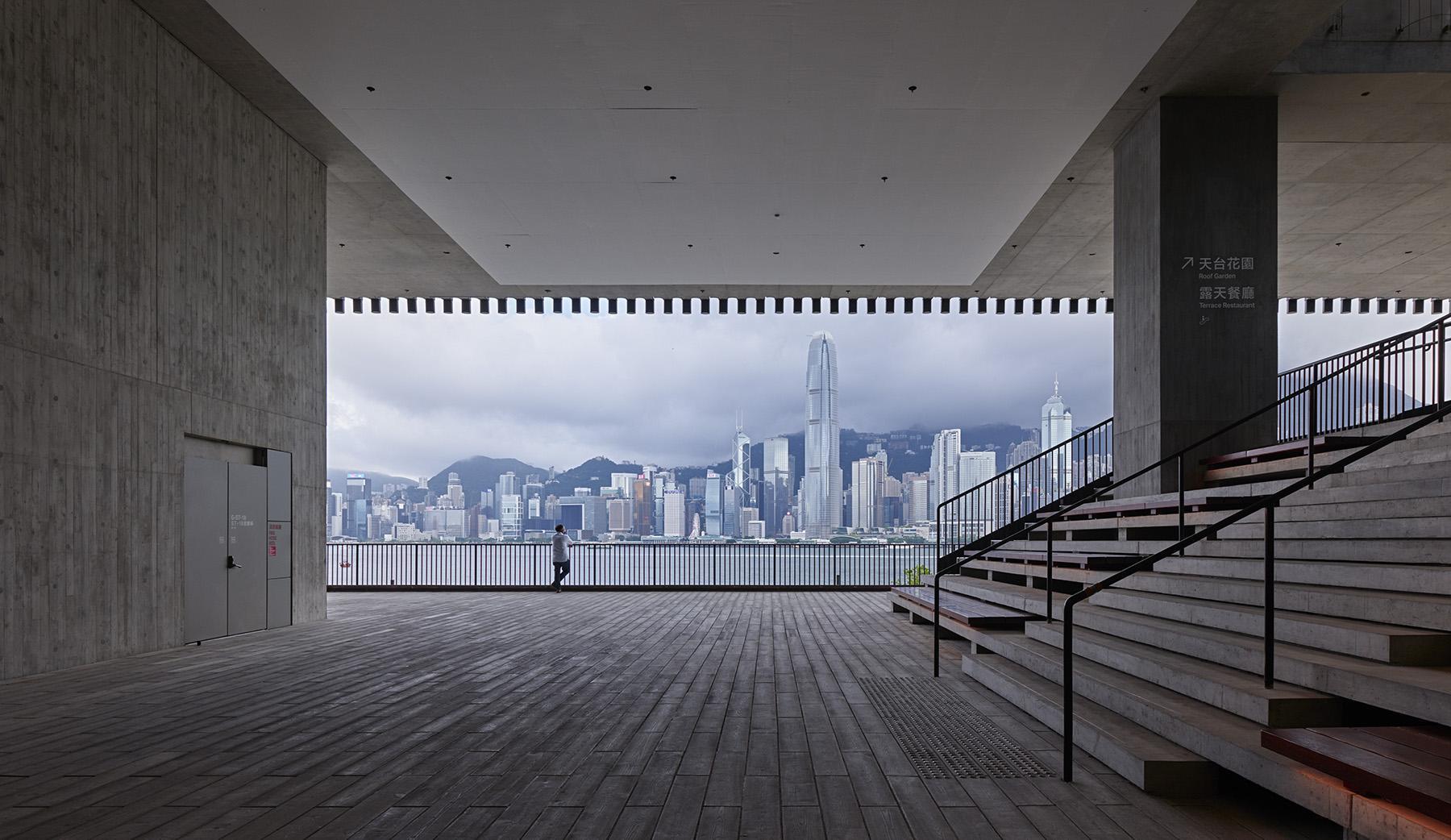 從建築下方可通往觀海長廊。(Herzog _ de Meuron提供)