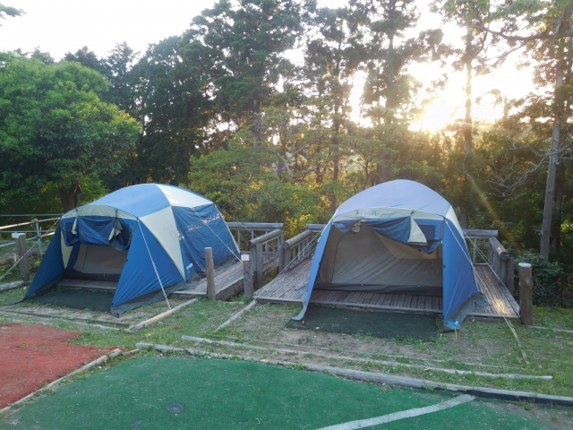 原PO氣憤地分享日前與家人去露營，遇到恐龍營友的遭遇。（示意圖，翻攝自photo-ac）