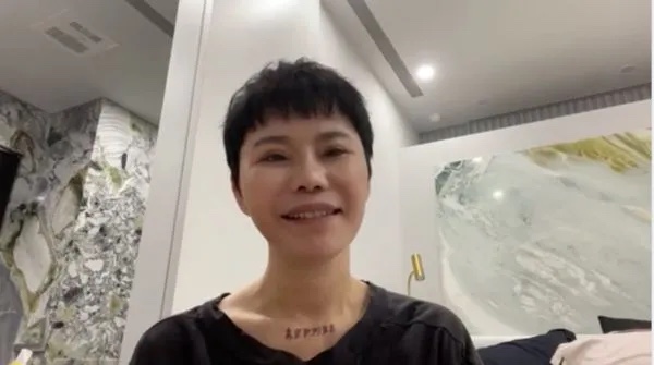 詹雅雯開直播淚訴病情。（翻攝自詹雅雯臉書）