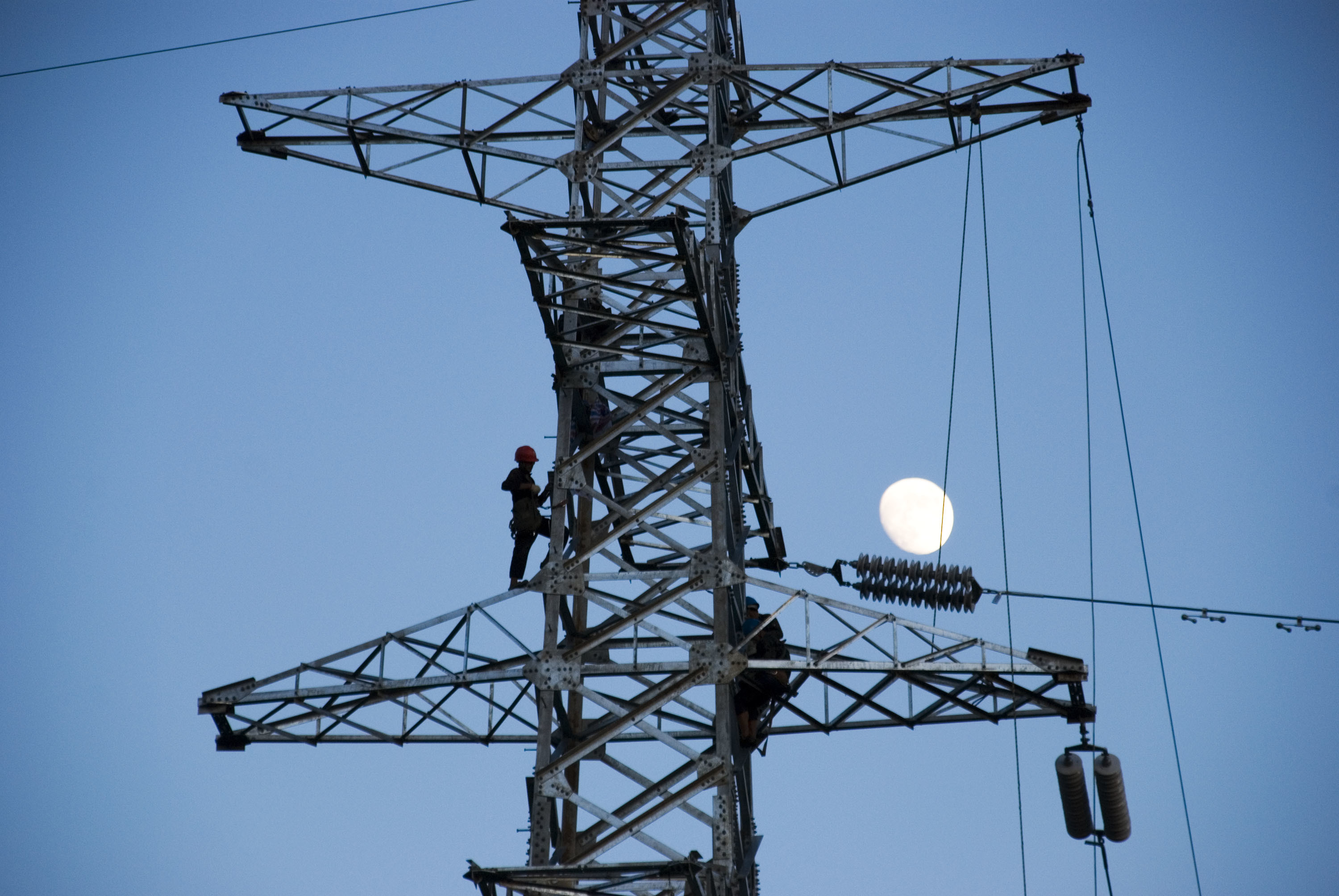 江蘇崑山限電措施，衝擊PCB產能，相關個股股價持續走跌。（東方IC）