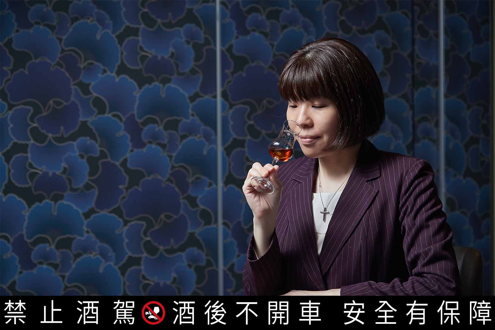 店經理翟文霙是「欣葉鐘菜」積極培養的新生代外場幹部，擁有豐富吧台經驗的她也是威士忌愛好者。