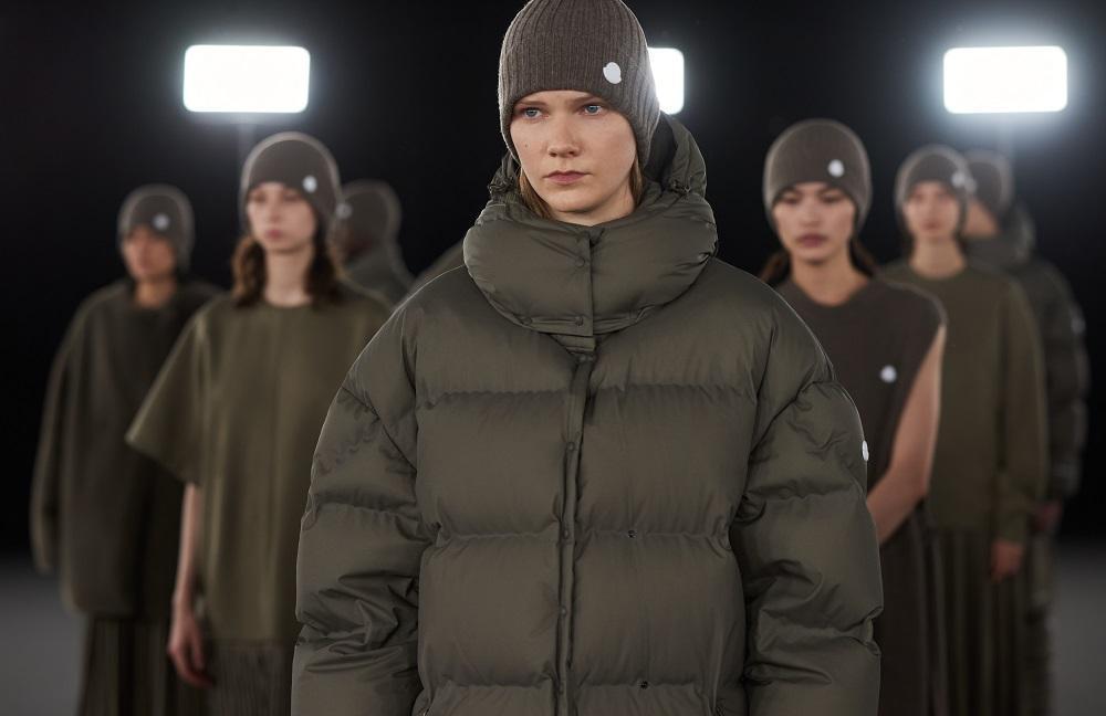 在東京發表的4 Moncler Hyke合作系列，以一場時裝秀表達實用主義的理念。（Moncler提供）