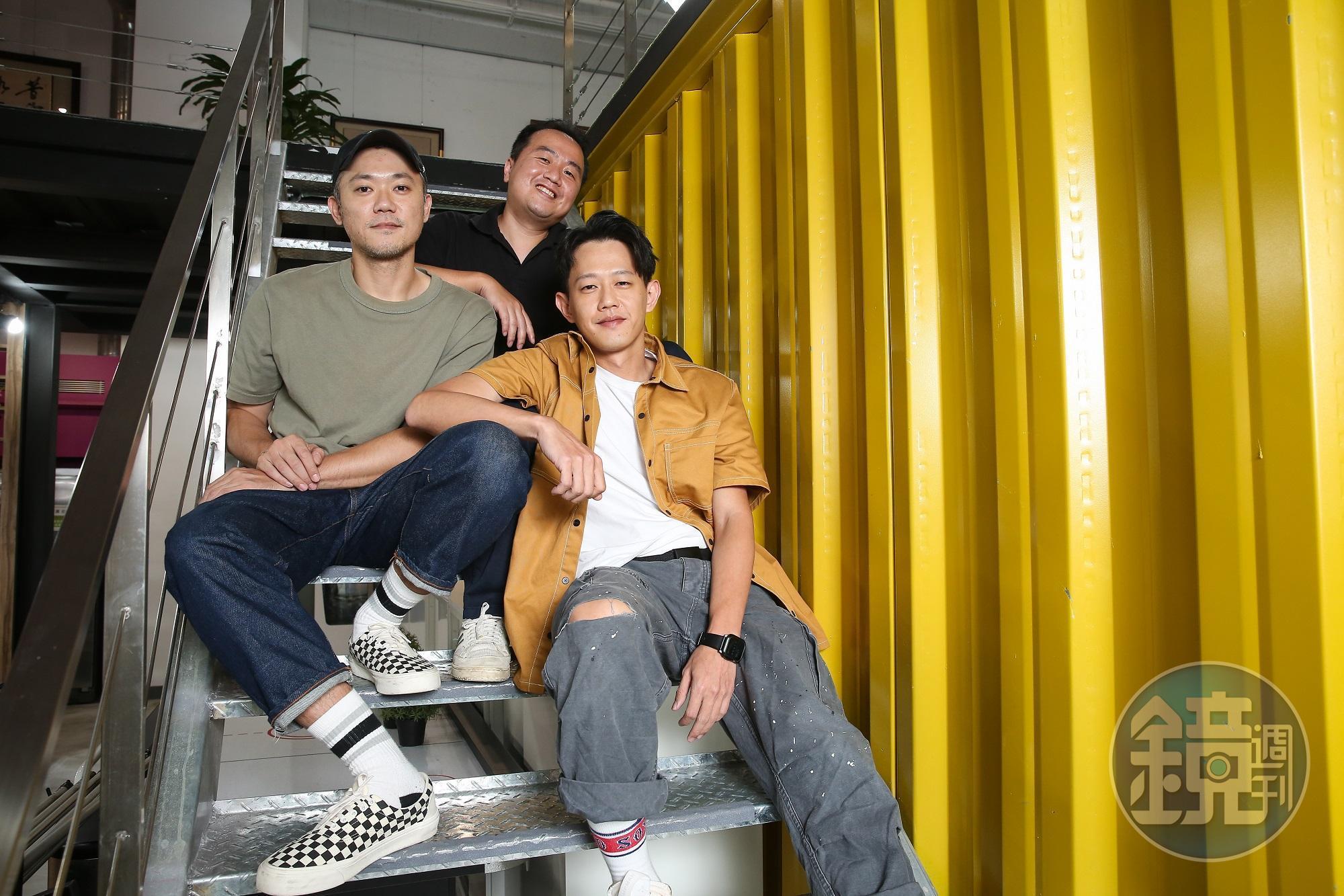 《逆局》是由製作人陳亮材（中），以及導演莊絢維（右）、陳冠仲（左）主創團隊，攜手打造的純商業作品。