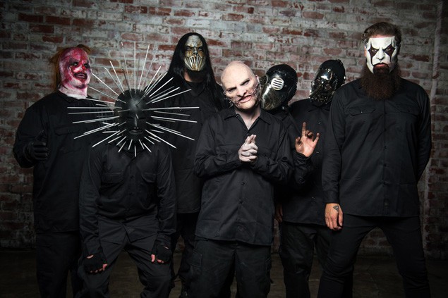 全員頭戴面具的滑結樂團,風格非常驚世駭俗。(翻攝Slipknot IG)