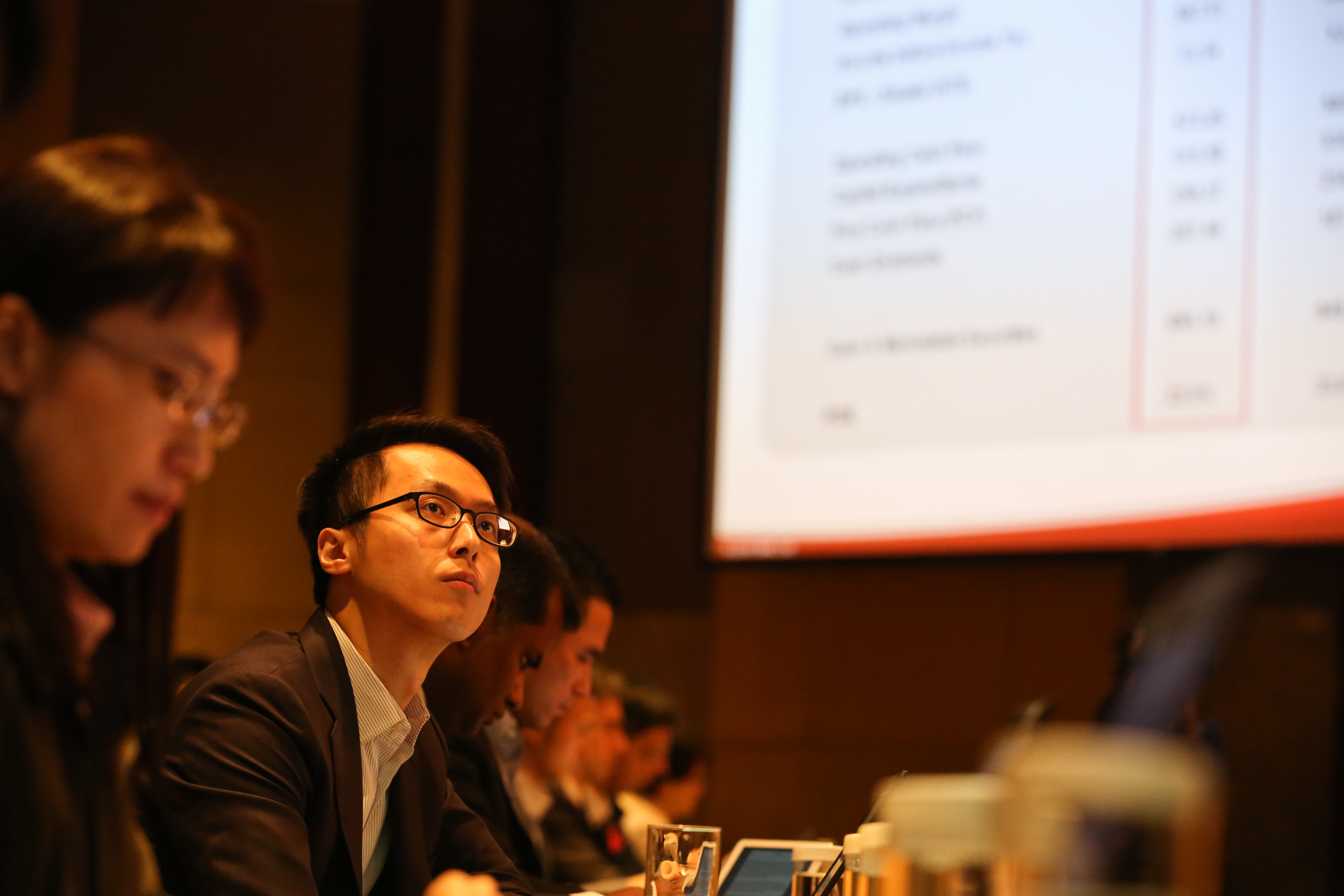 進入第四季，法人認為限電風波下，電子、傳產股將攻守易位。