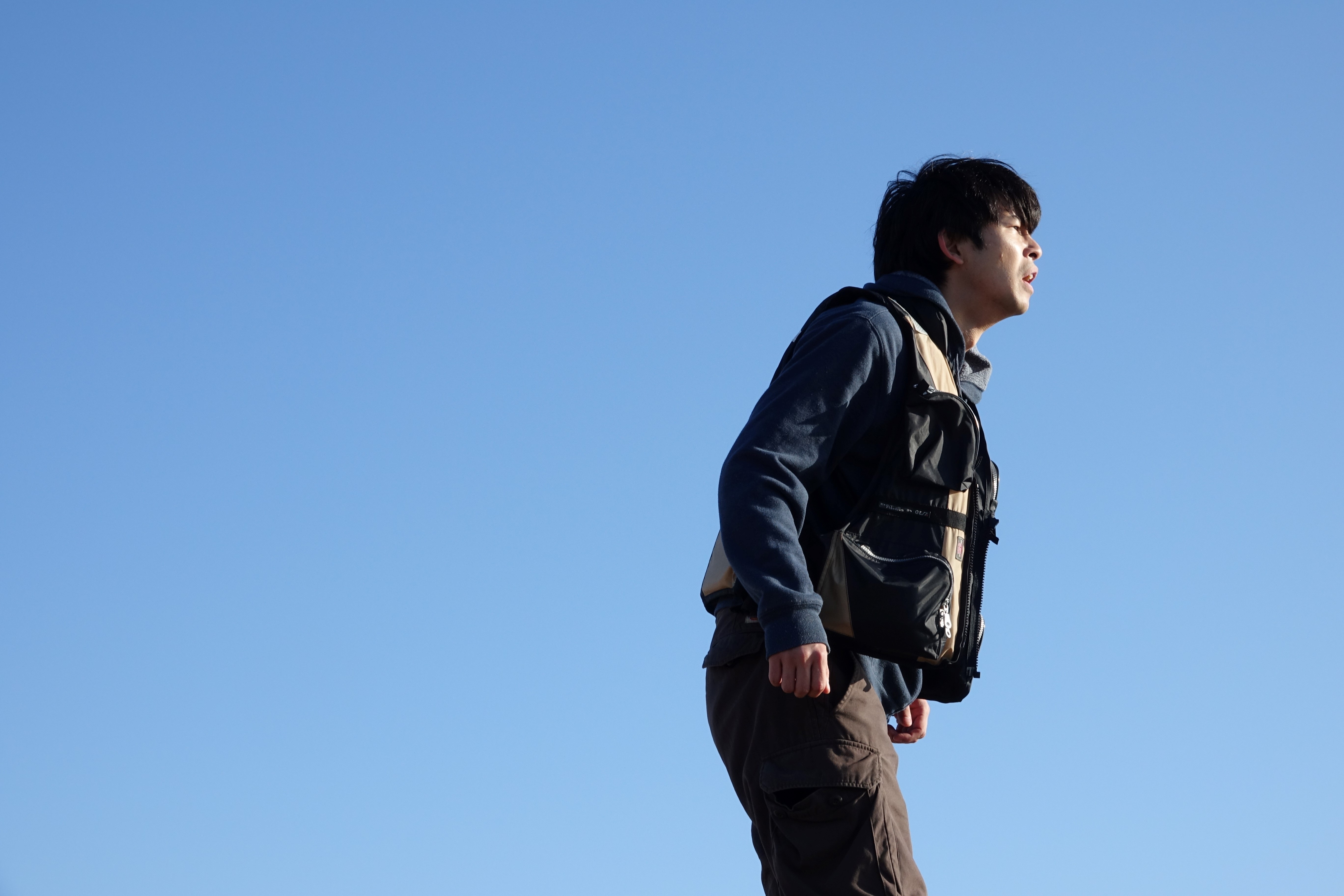 吉岡里帆與仲野太賀在電影《不容易的爸爸》飾演夫妻，育有一個女兒。（CATCHPLAY提供）