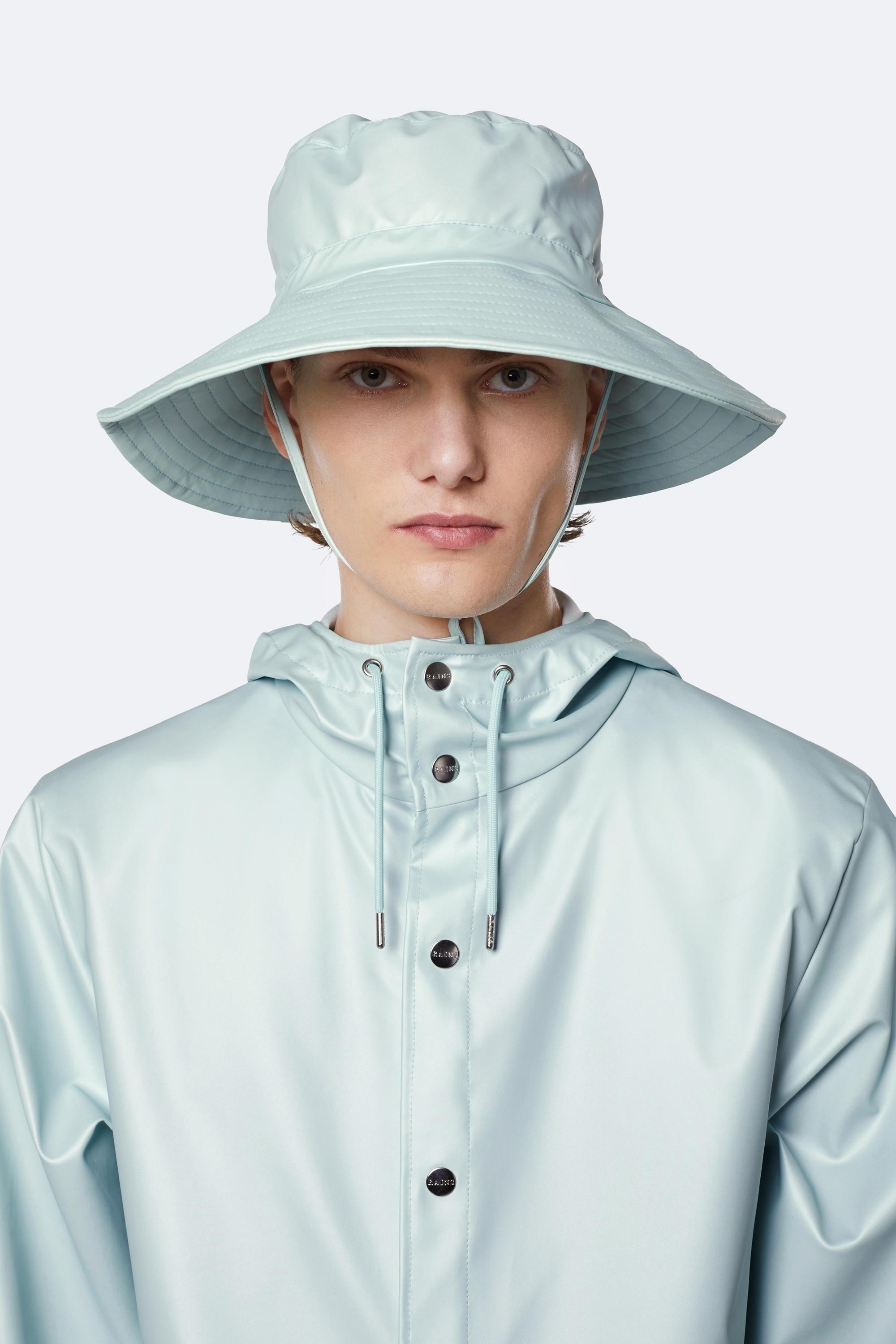 冰山白防水大帽沿漁夫帽 NT$1,080 RAINS。（RAINS提供）