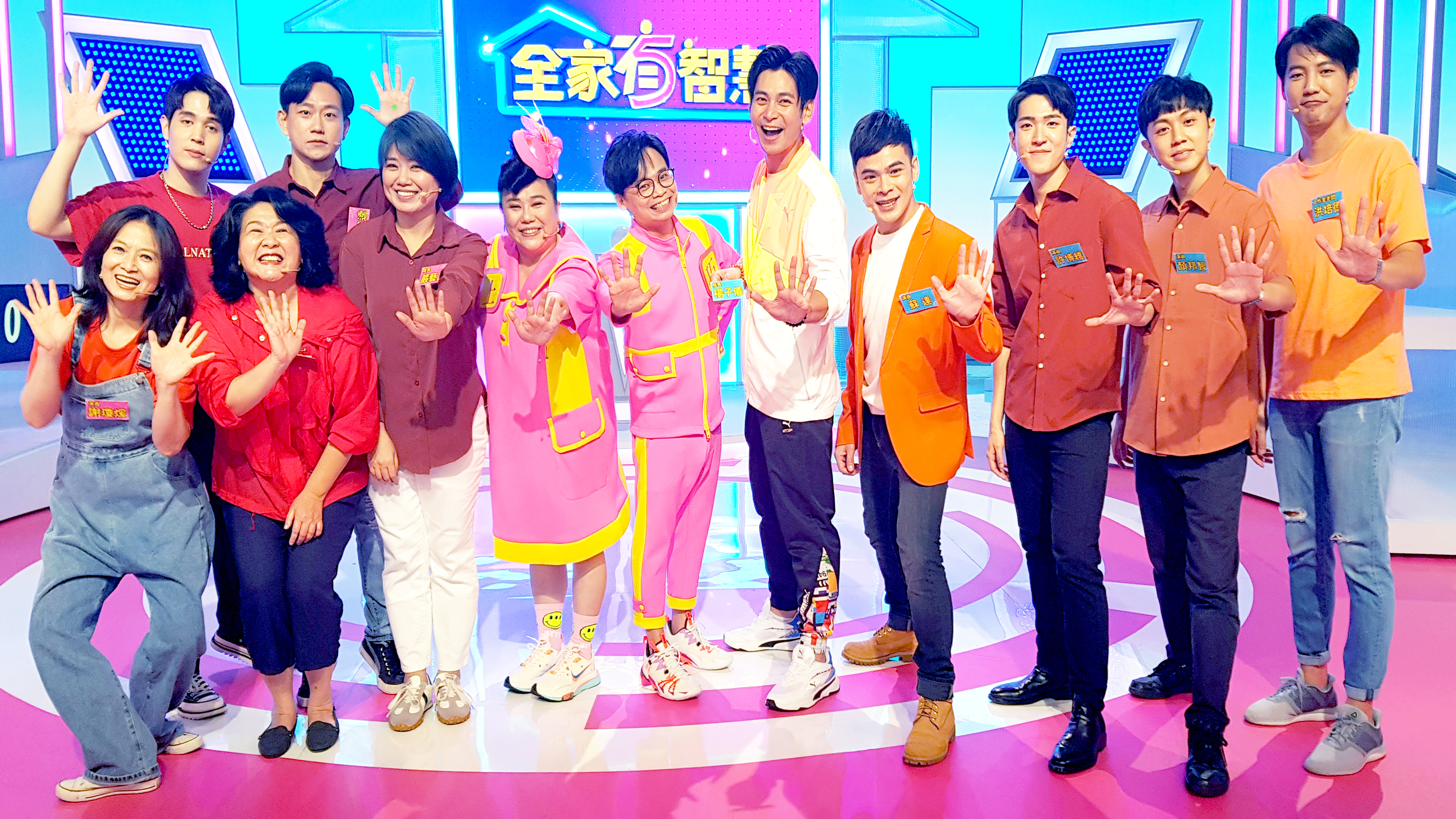 金鐘善男「俗女」楊子儀、嚴藝文捉隊比拚誰最「有智慧」。(公視提供)