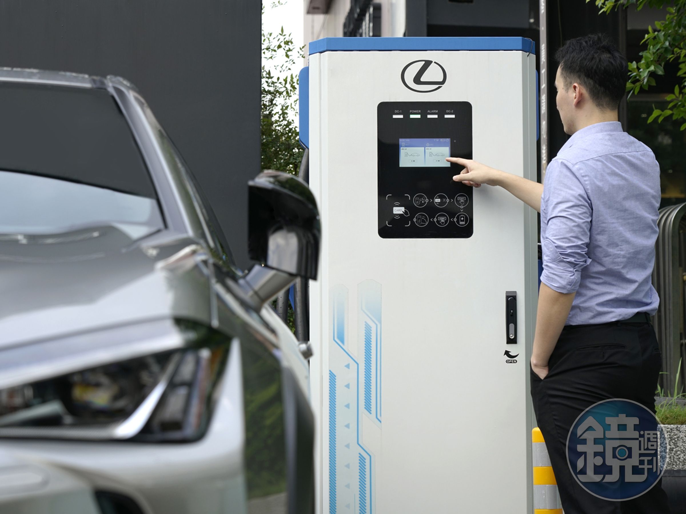 如有充電需求，車主可至全台Lexus快充站點或Lexus充電夥伴－華城電能 (EVALUE) 站點。