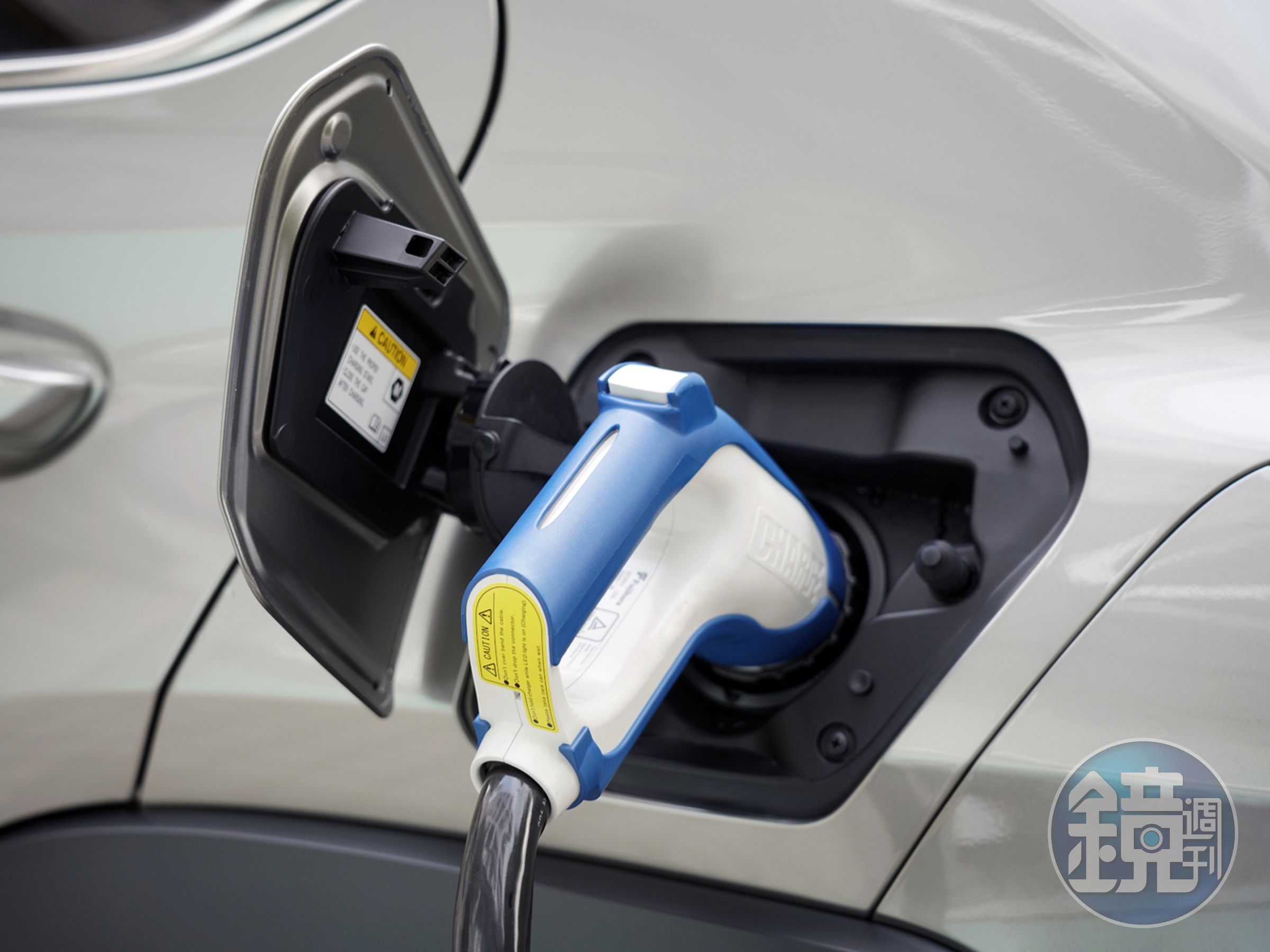 其配備之快充規格為CHAdeMO，可負荷最高充電功率為50 kW，0~75% 充電時間約為50分鐘。