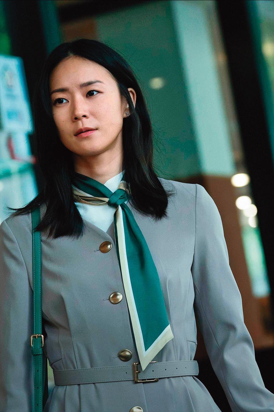鍾瑶戲外斜槓,《逆局》戲裡也是斜槓,只是到頭來引發了一連串的殺機。(愛奇藝國際站提供)