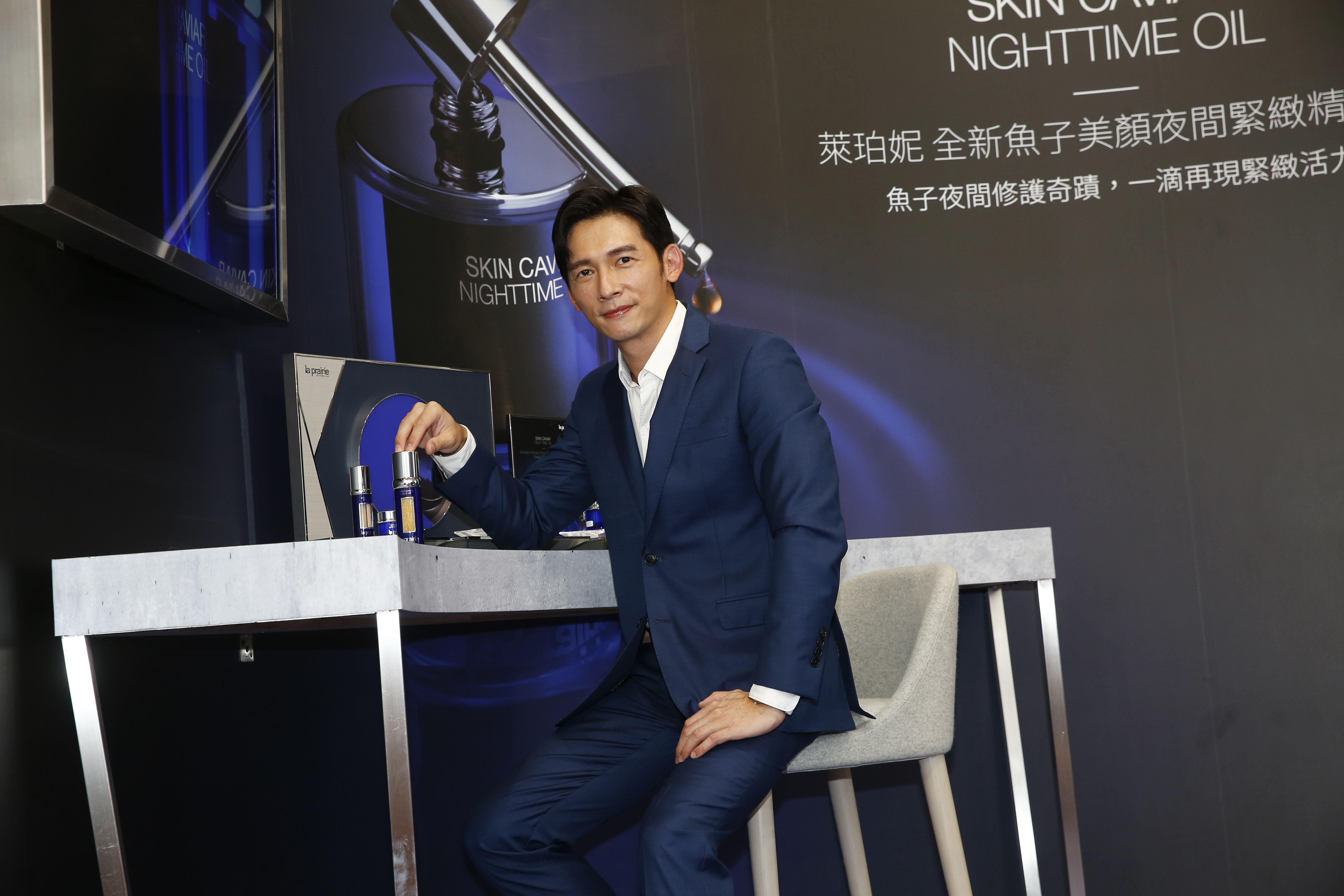 溫昇豪今為保養品la prairie出席一日店長活動。