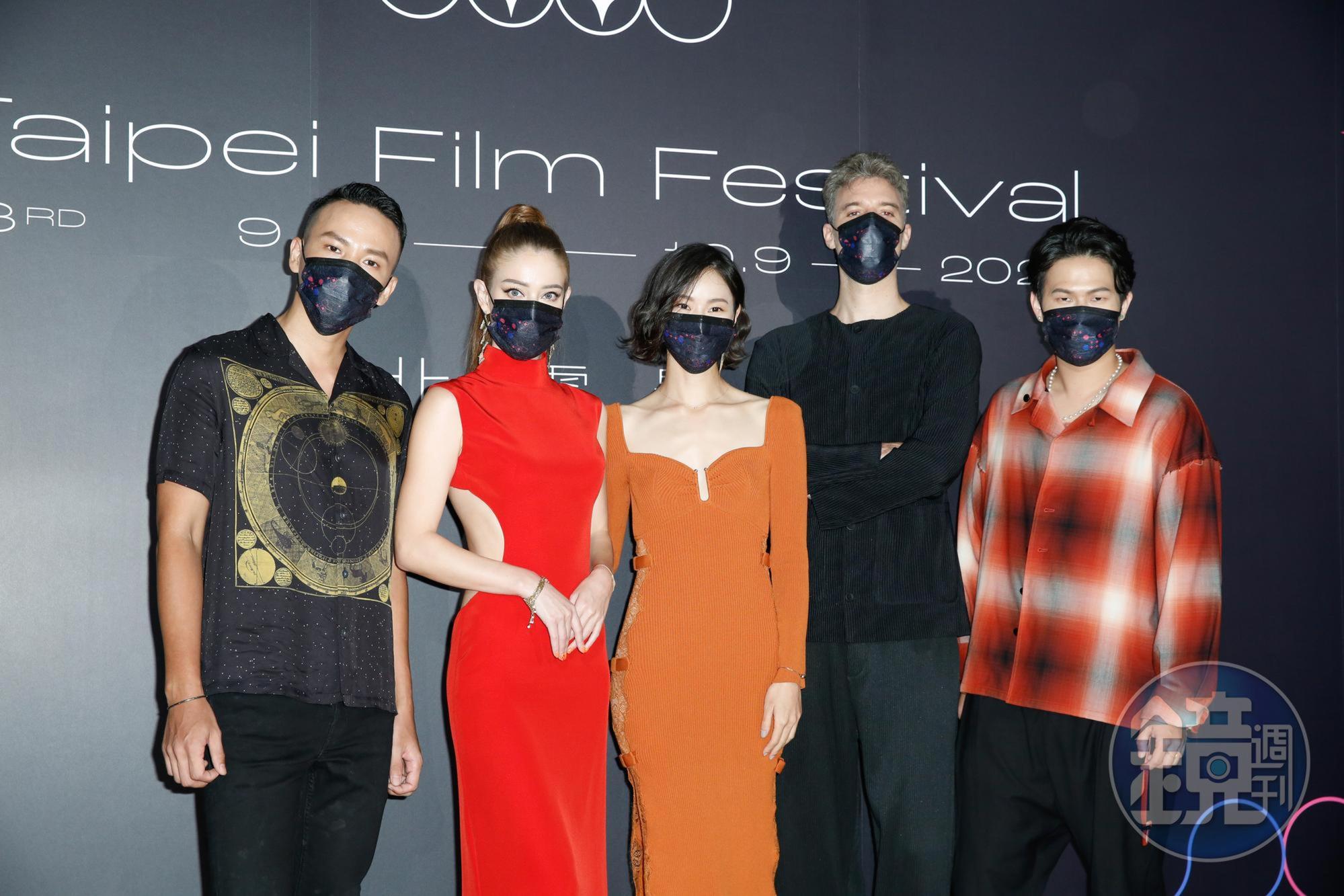 電影《詭祭》舉行亞洲首映,荷蘭籍導演王洪飛(右2)率演員阮承恩(右1)、鍾瑶(中)安妮、曹晏豪出席。