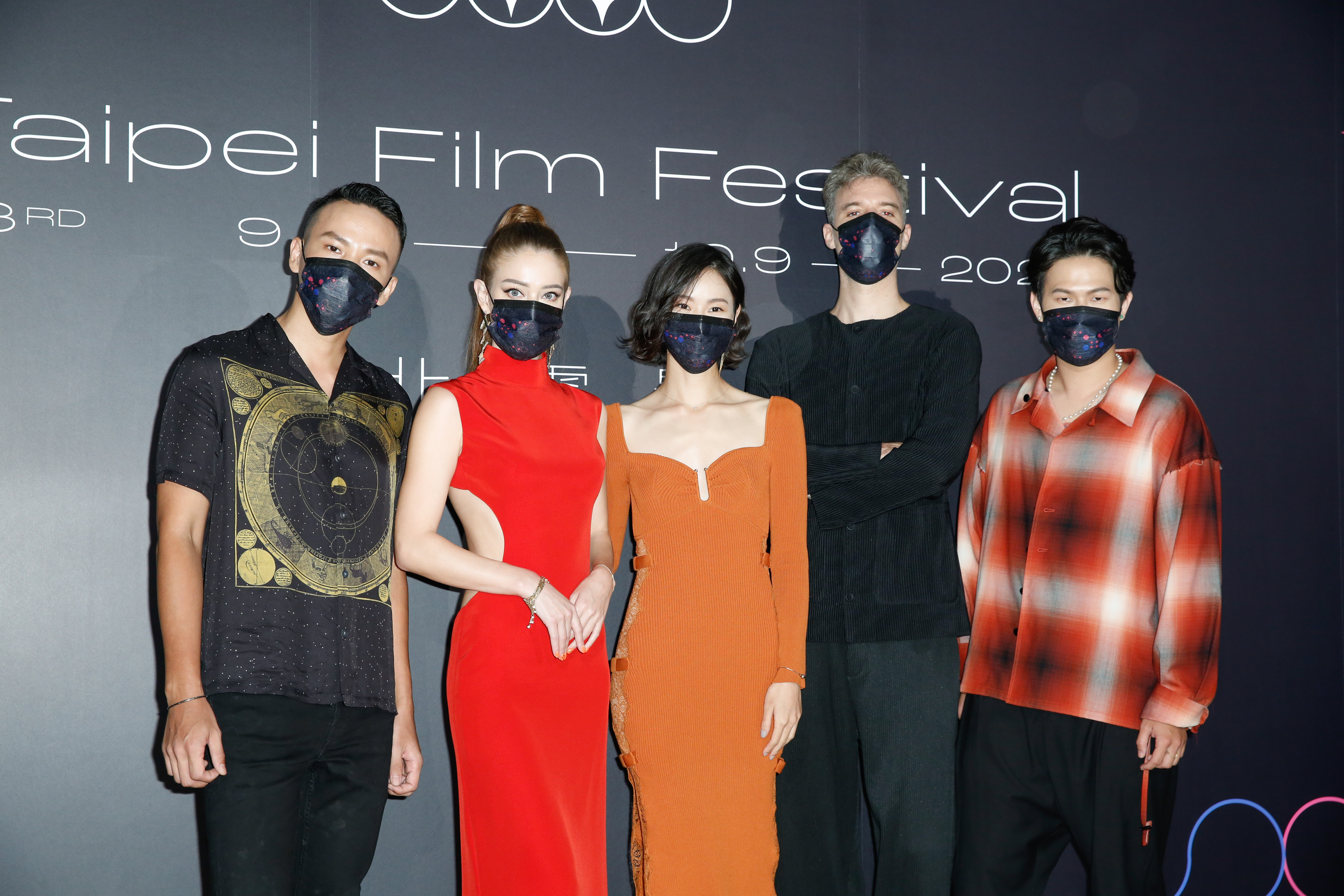 電影《詭祭》舉行亞洲首映，荷蘭籍導演王洪飛（右2）率演員阮承恩（右1）、鍾瑶（中）安妮、曹晏豪出席。