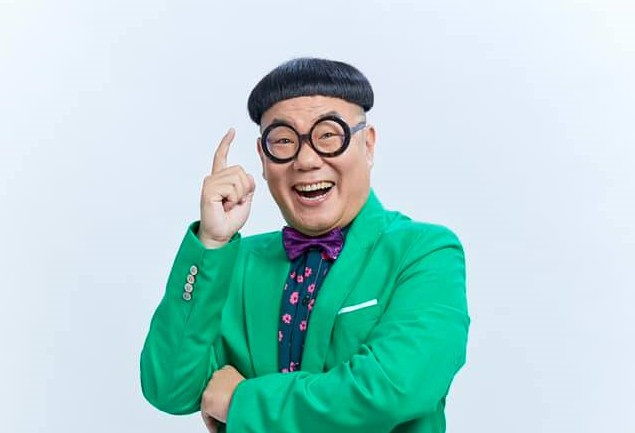 蜆仔轉戰直播闖出成績，卻因歧視、不尊重女性，丟掉主持棒。（翻攝自蜆仔臉書）