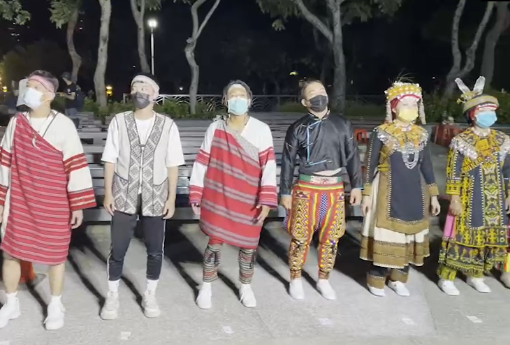 本刊直擊，9月29日晚間，「ShenAi 原住民孩子」悄悄在228和平紀念公園彩排。