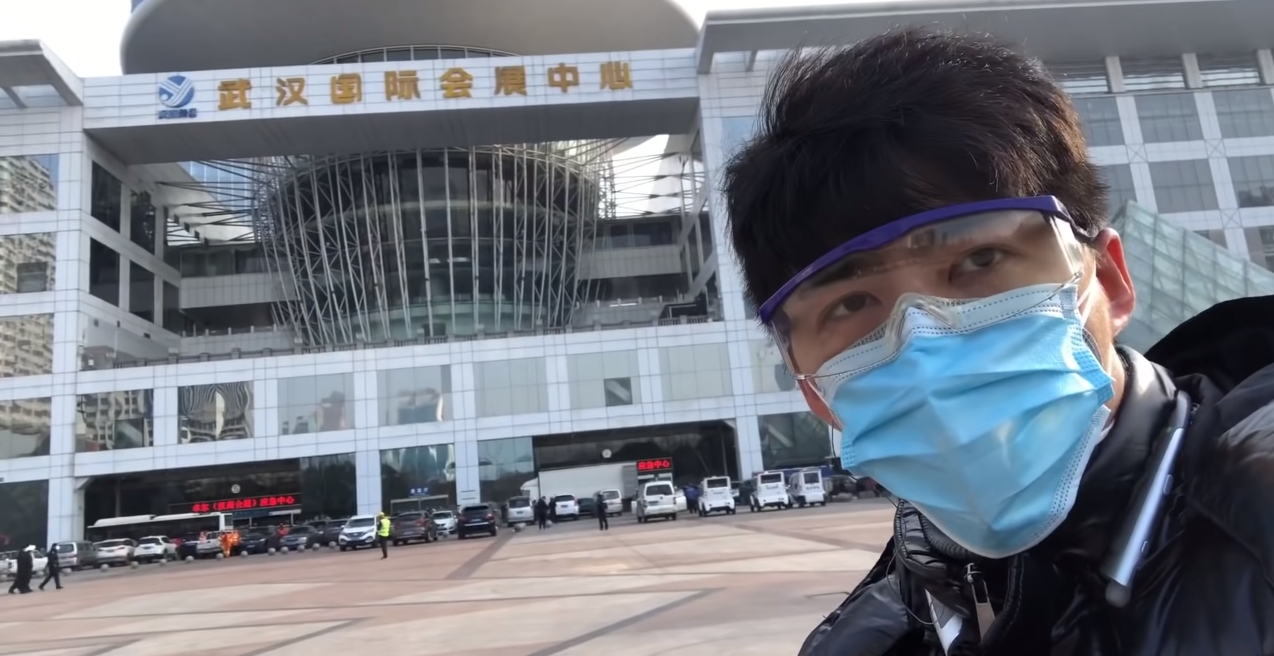 陳秋實深入武漢進行疫情第一手報導，後遭警方逮捕失聯超過600天。（翻攝自陳秋實YouTube頻道）