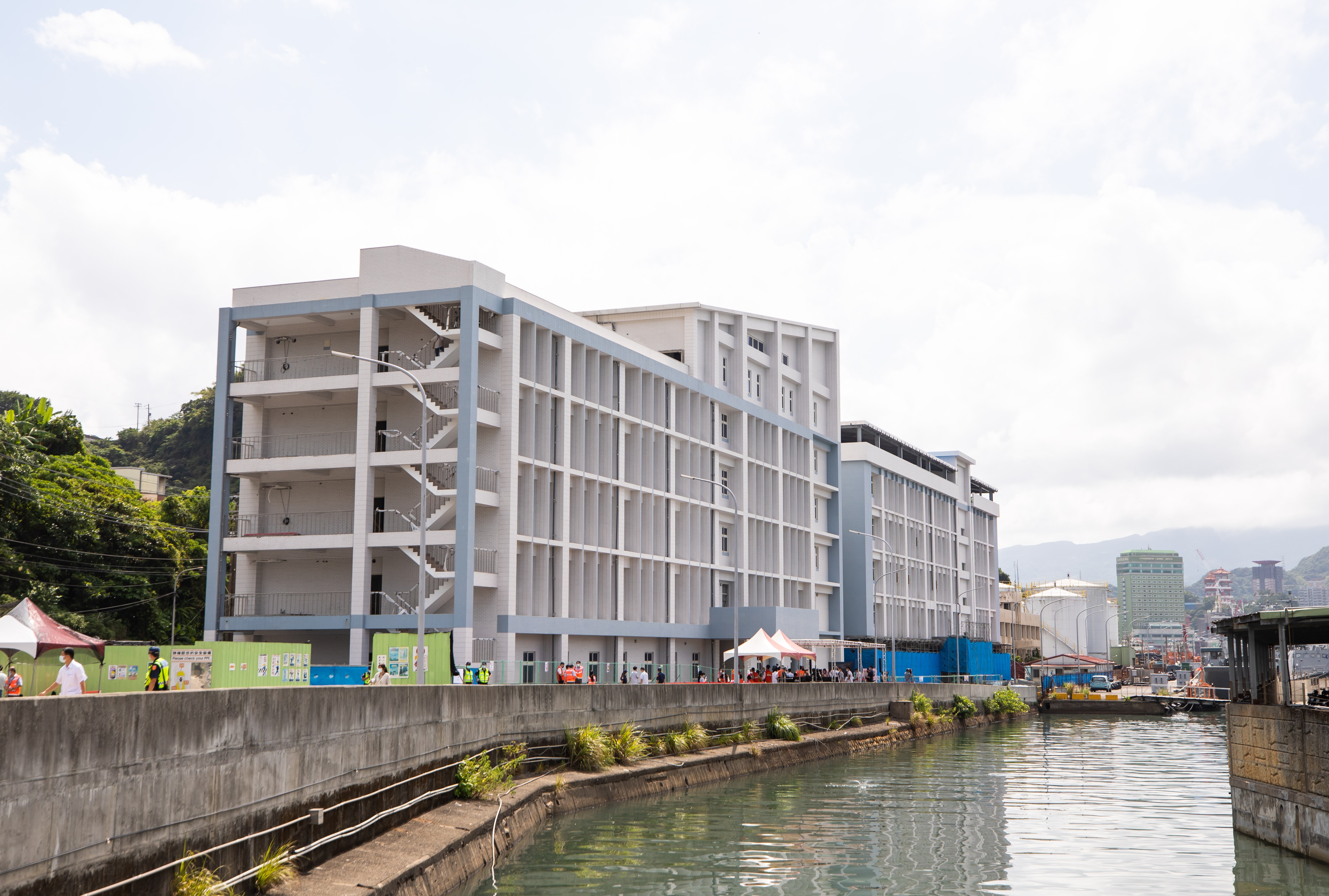 基隆港軍用碼頭及威海營區遷移工程。（基隆市政府提供）