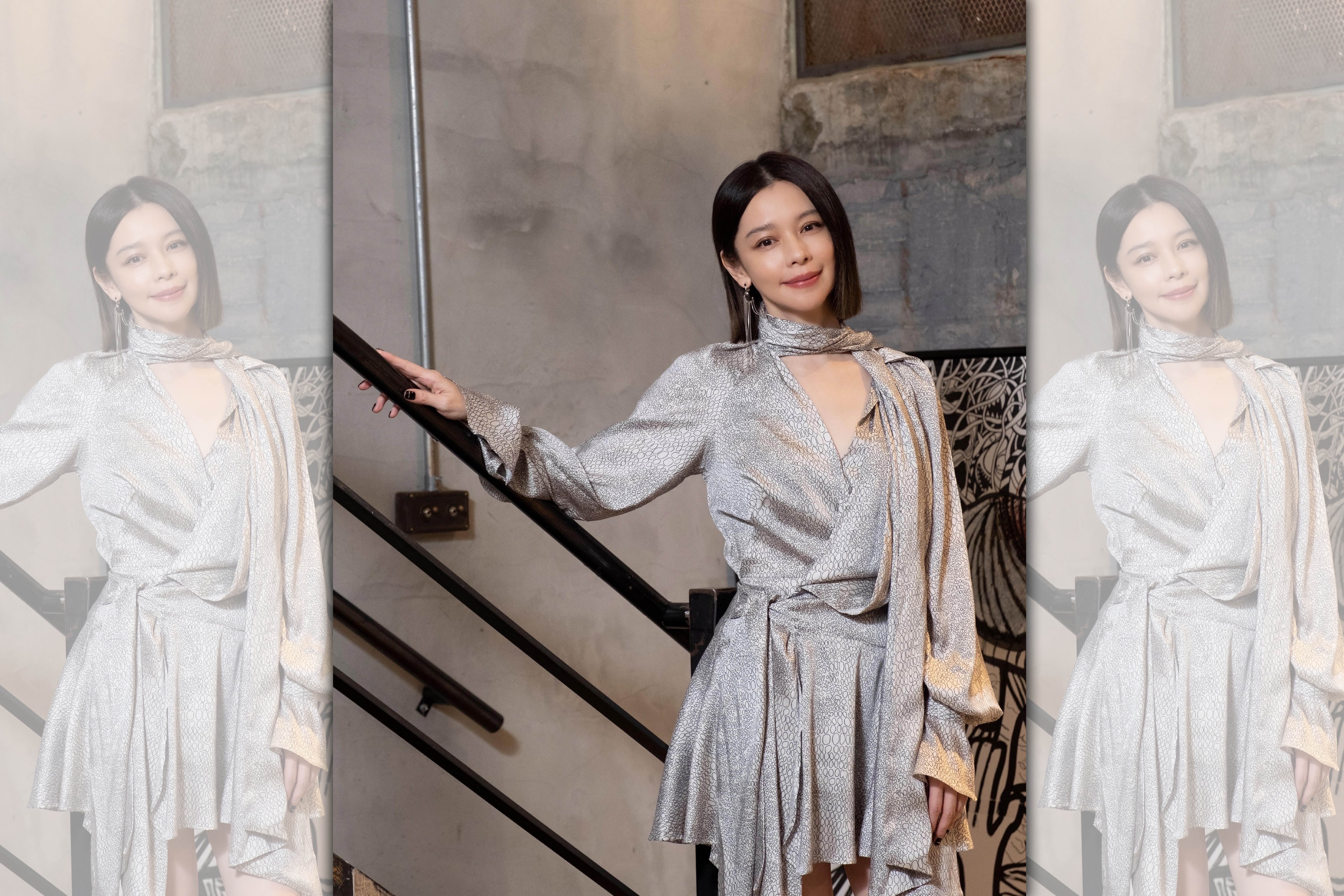 徐若瑄演《誰在你身邊》想起一肩扛起家計的媽媽，她遺傳媽媽的堅強與喜歡照顧人，也遺傳了爸爸五湖四海的個性，所以在幕後製作這塊得心應手。（頤東娛樂提供）