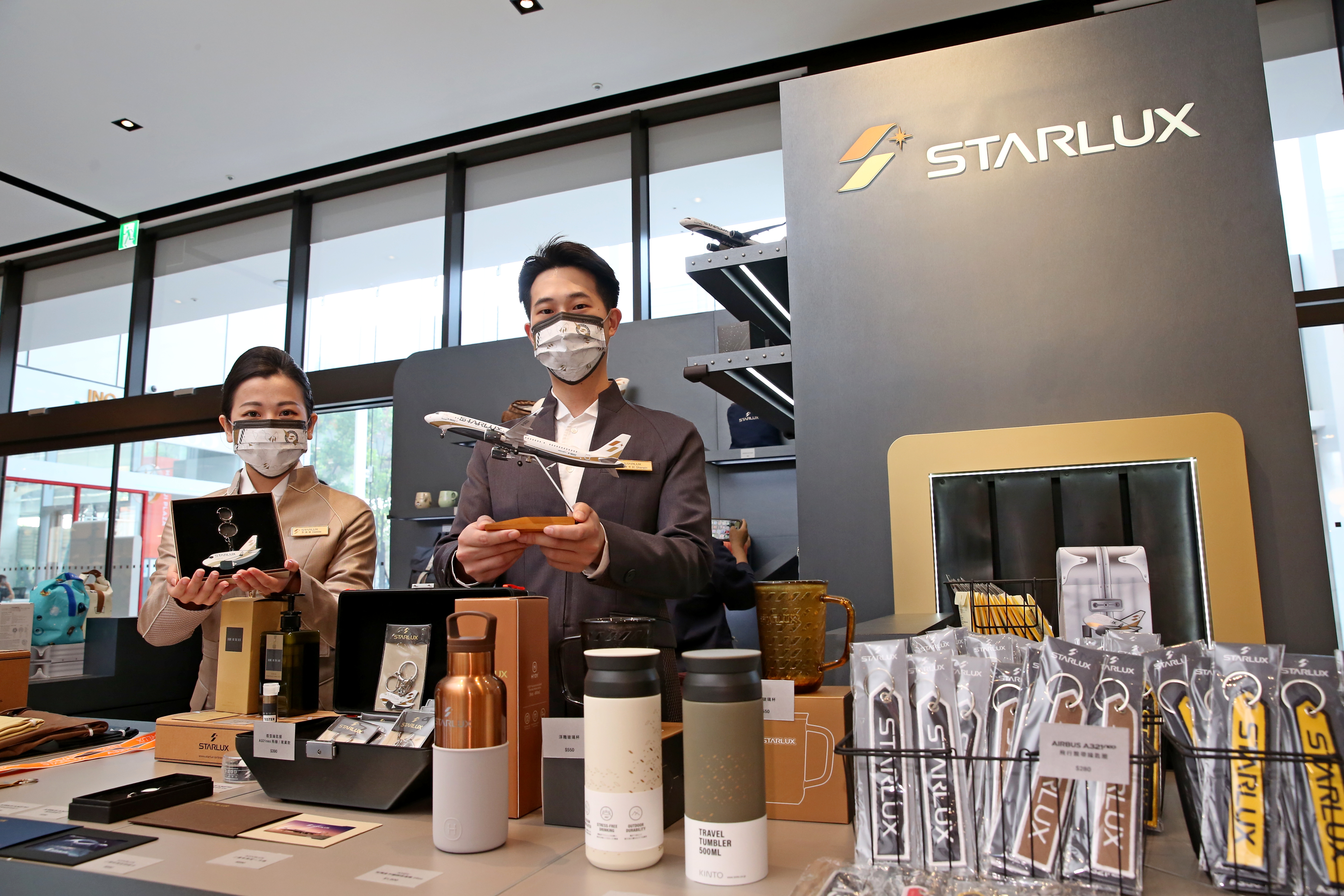 新莊宏匯廣場開業滿1週年，攜手星宇航空異業合作。