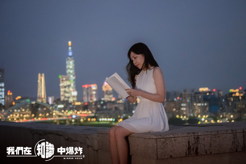 康庭瑜表示，自己不喜歡在太嚴肅、正式的場合做研究，因為這樣會把寫作變成一件工作，而不是一種可以享受的娛樂。（鏡好聽提供）
