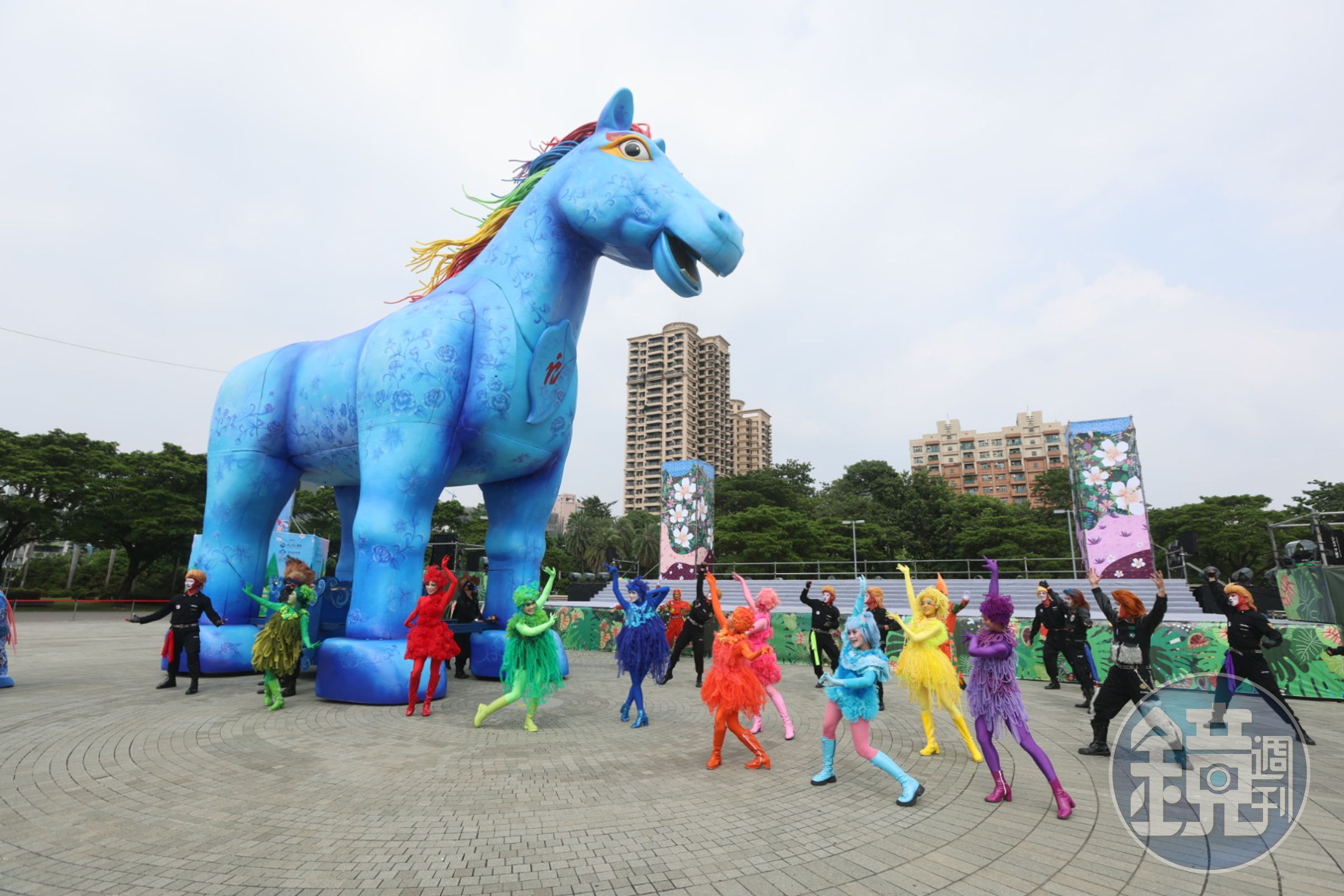 客家親子劇《雨馬》將在高雄市文化中心廣場舉行8場精華版演出暨靜態展示。（紙風車劇團提供）