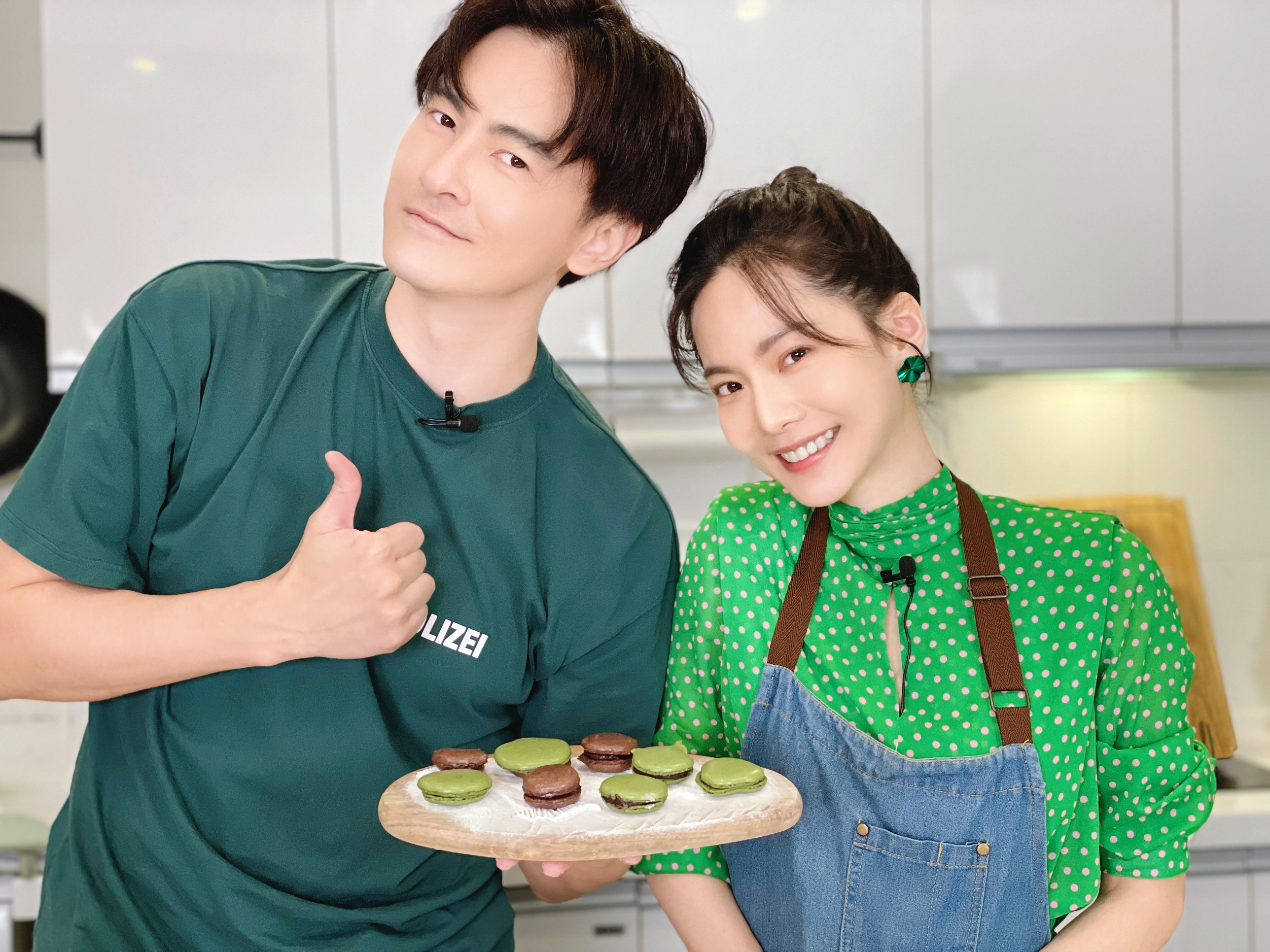 第二季「鄭元暢之不專業廚房」邀請曾之喬一起做菜。（最大國際娛樂提供）