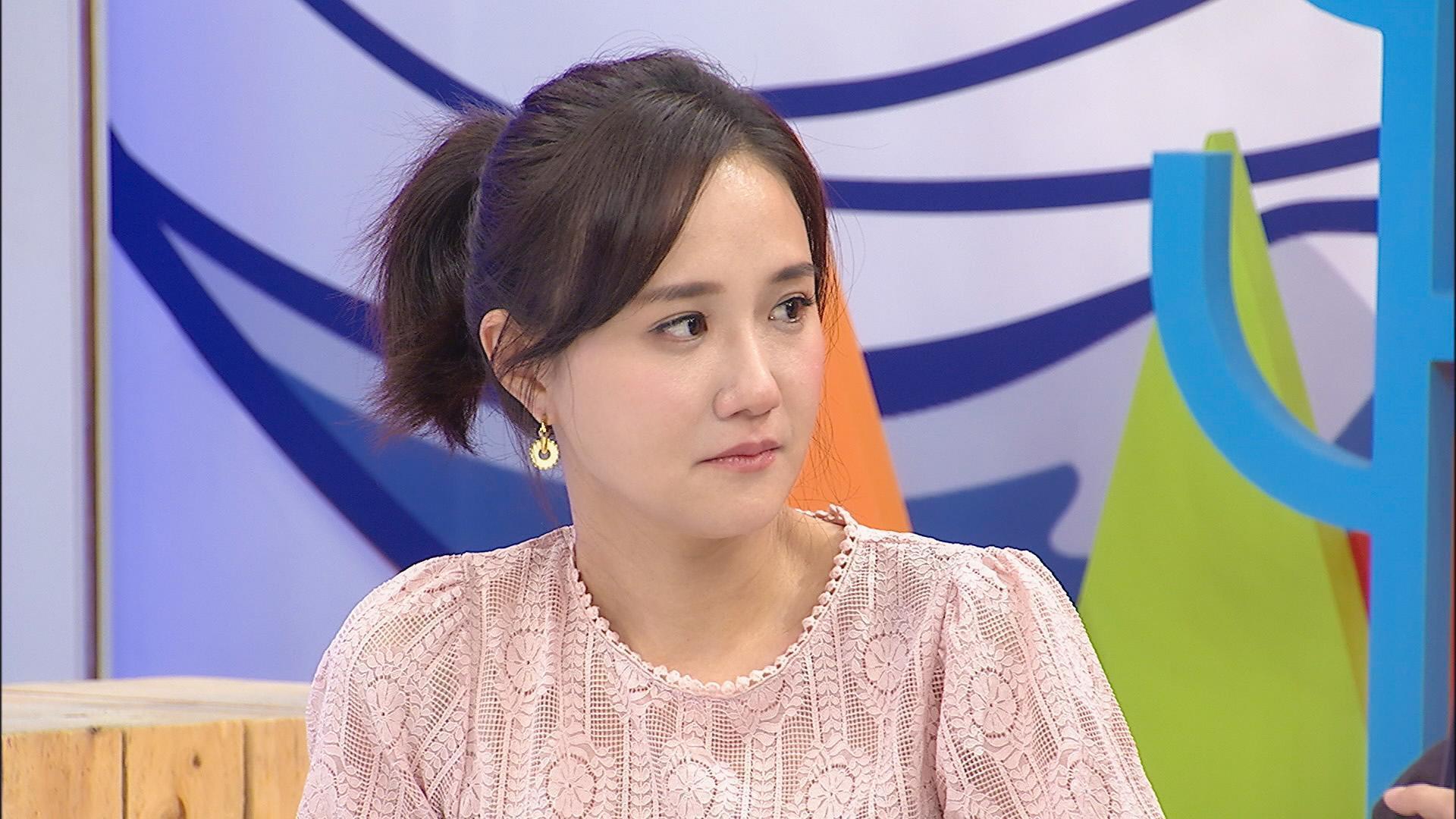 何妤玟在節目中回憶起8年的婚姻,突然淚灑攝影棚。(中天綜合台提供)