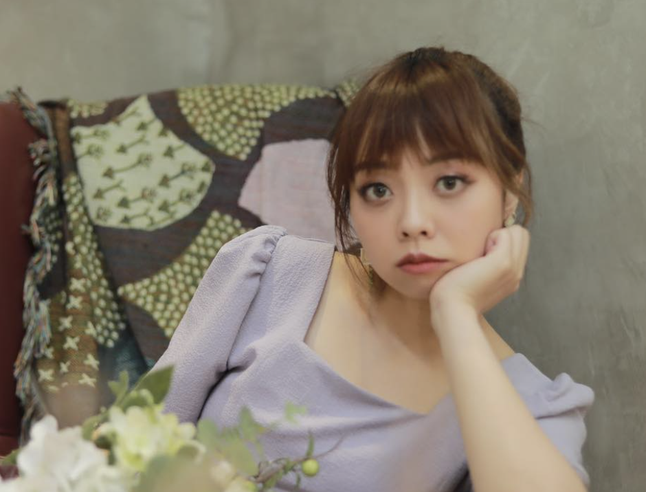 龍龍（圖）控訴老K霸凌風暴越演越烈，薩泰爾娛樂老闆博恩出面道歉，龍龍經紀人康衣庭回應了。（翻攝龍龍沒梗人生臉書）