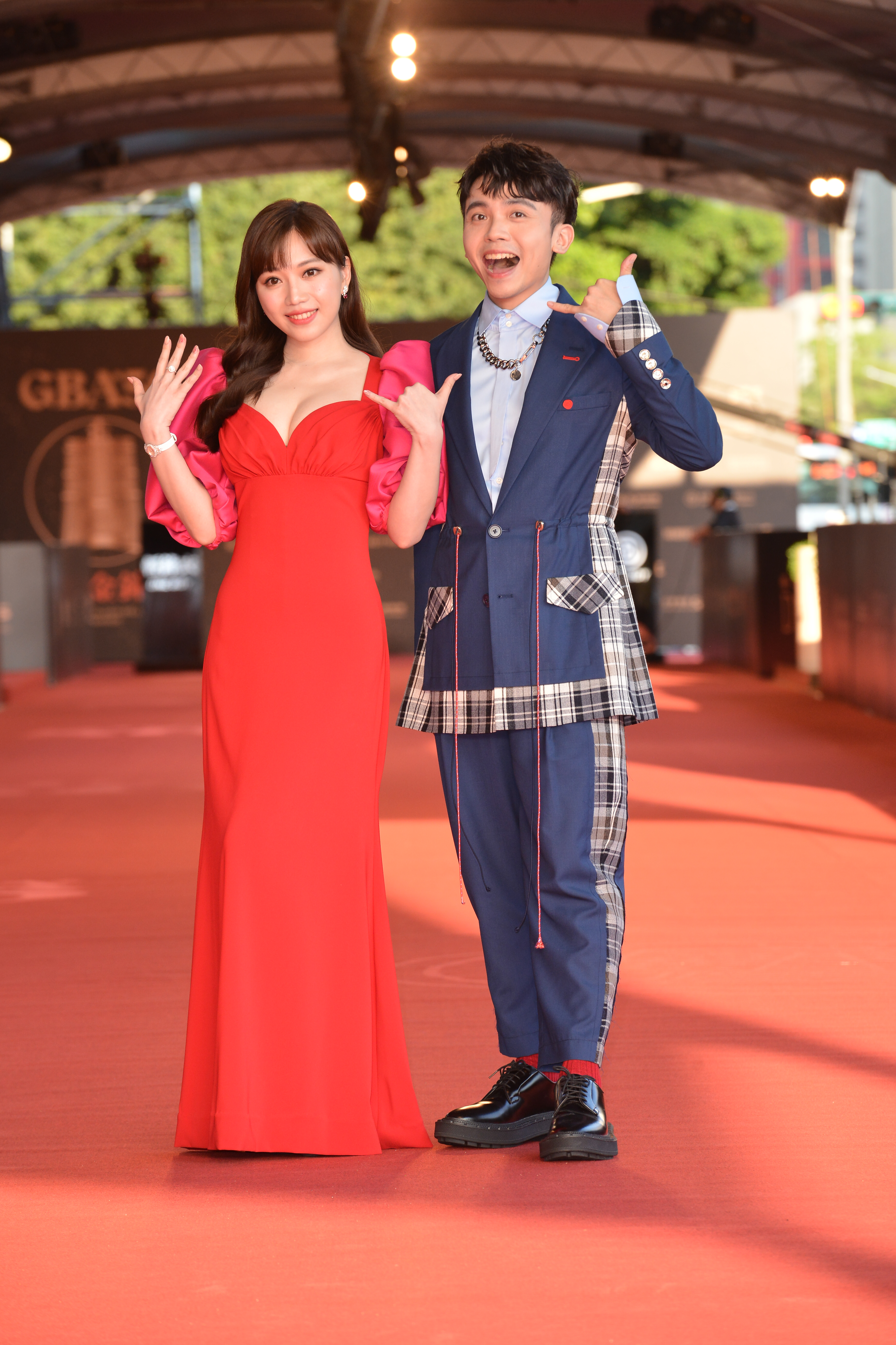 星光大道主持人蔡尚樺、黃豪平。(三立提供)
