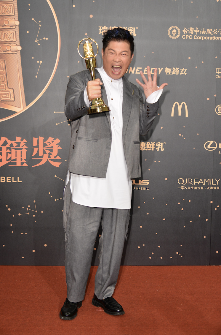 曾國城主持《一字千金》8年,首度奪下獎項。(三立提供)