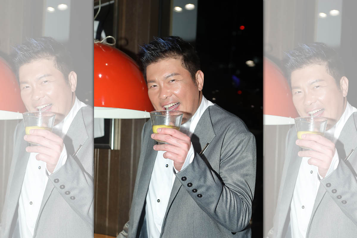 曾國城獲獎，稱對小鬼感到歹勢。（公視提供）