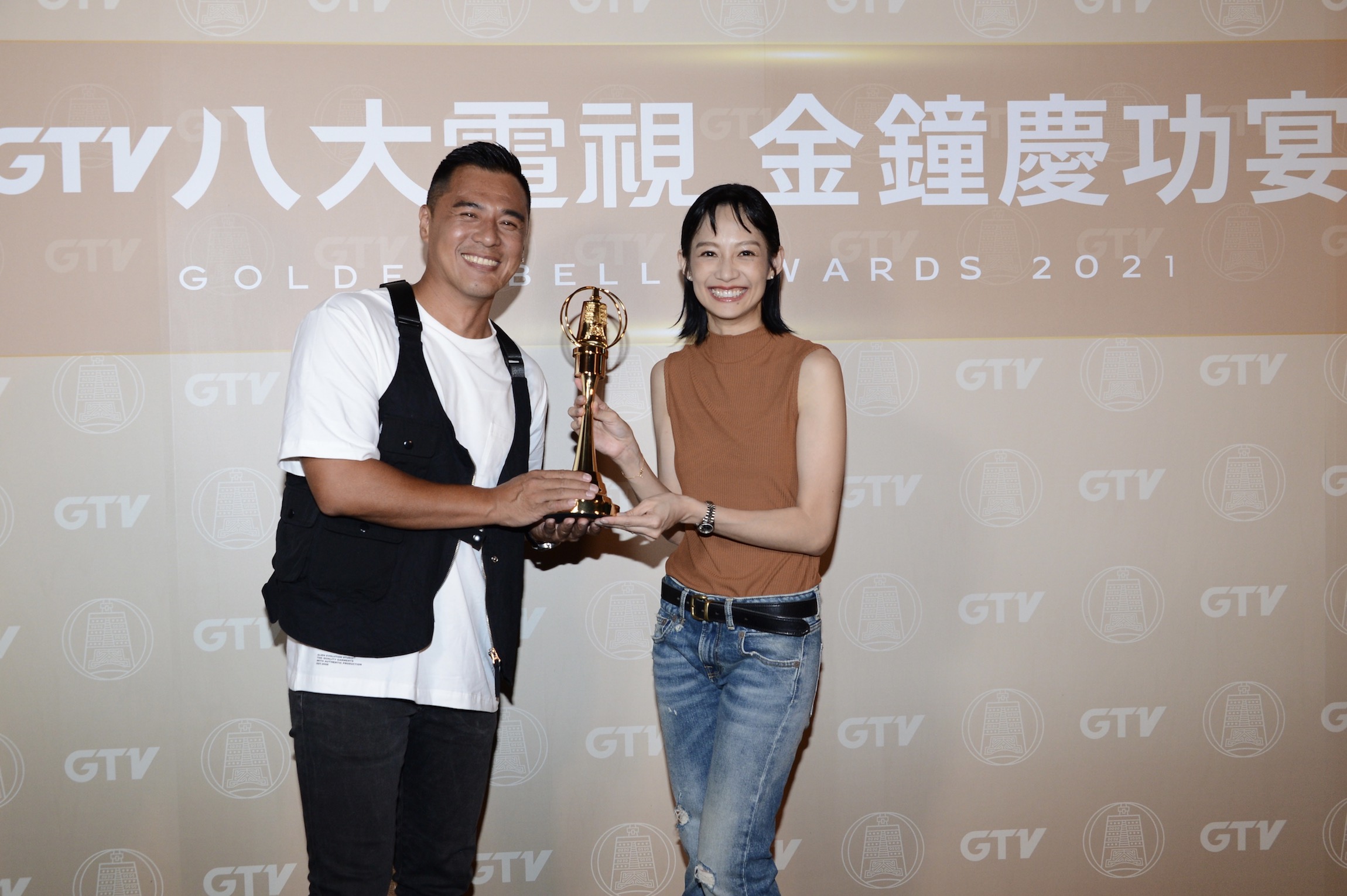以節目《台灣第一等》入圍的竇智孔和獲得戲劇節目女配角獎的簡嫚書出席慶功宴。（八大堤供）