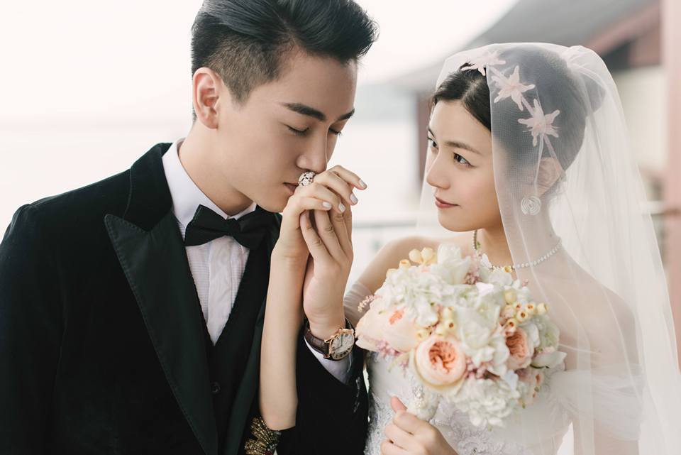 陳妍希2016年嫁給大陸男星陳曉，特地選在男方生日登記結婚並公布喜訊。（翻攝自陳妍希臉書）