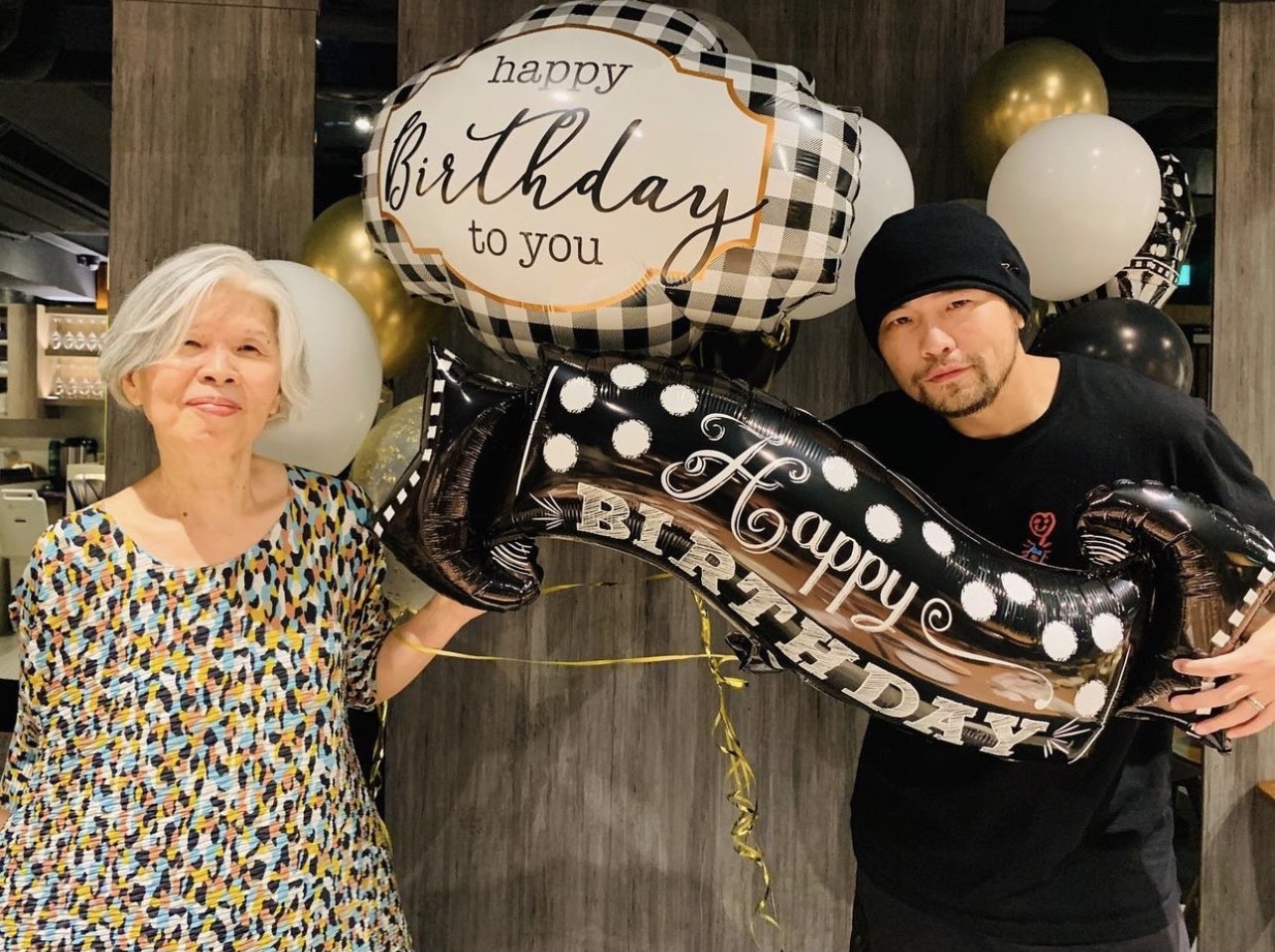 與周杰倫有密切關聯的「巨星傳奇」向香港交易所申請上市，媽媽葉惠美是該公司大股東之一。（翻攝自周杰倫IG）