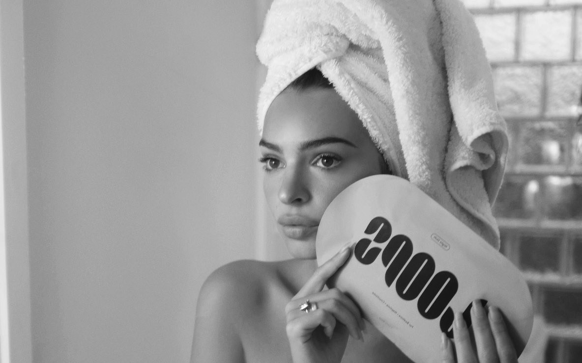 女模艾蜜莉瑞特考斯基在新書爆料，自己在拍攝MV時被歌手羅賓西克襲胸。（Loop提供）