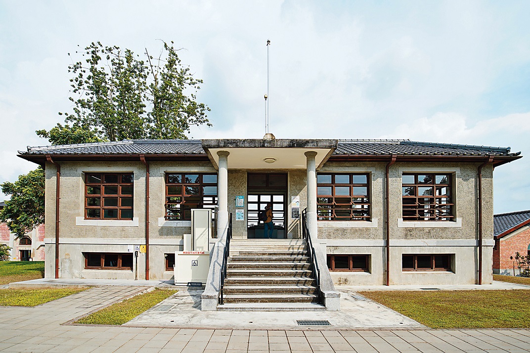 因人口、用水量大增，台灣自來水公司於1952年增建快濾池室。