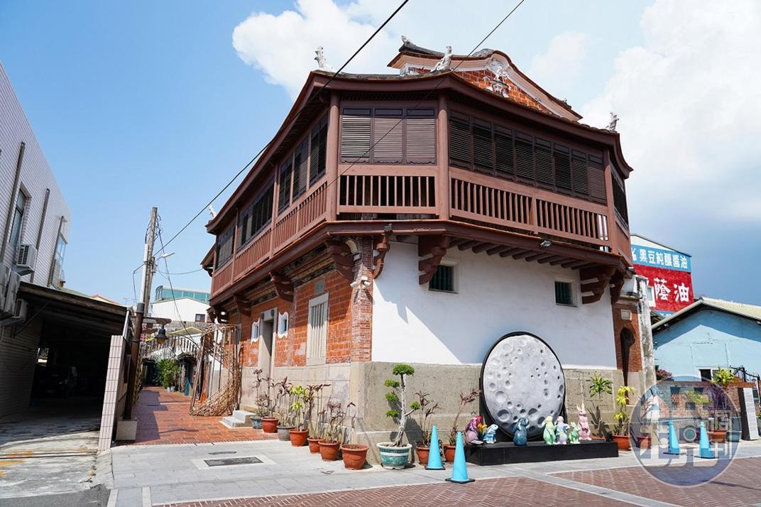 建於1847年的木造大宅「八角樓」,可是當年糖郊富商的豪宅。