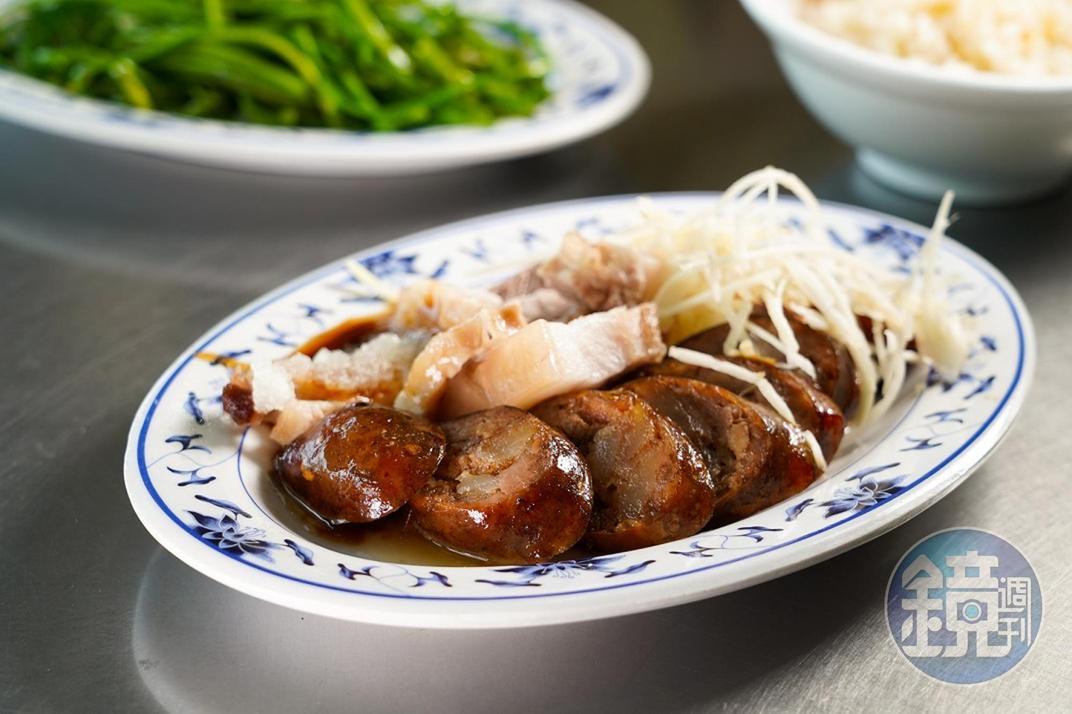 在來米與豬頭大骨高湯煮成的「豬頭飯」,口感偏乾硬,一般人吃不太習慣。(10元/碗)