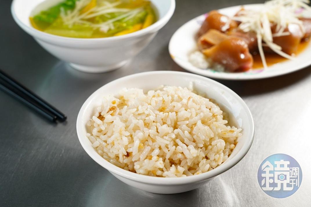 古早味香腸配上三層肉,簡單美味。(50元/份)