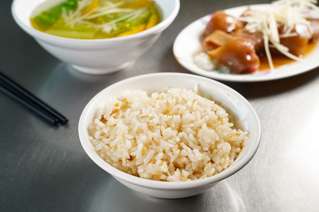 古早味香腸配上三層肉，簡單美味。（50元／份）