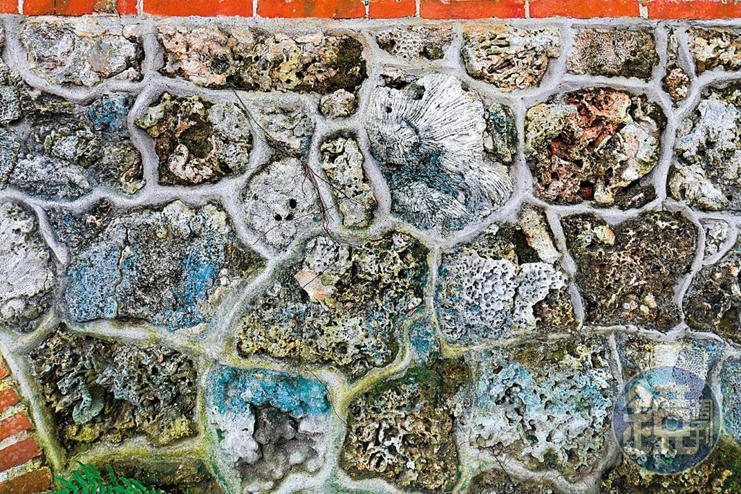 洋行建築下方基座以咾咕石建成。