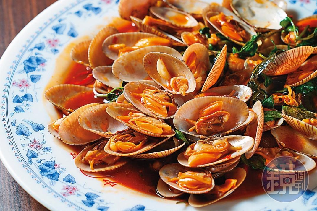 充滿九層塔香的下酒菜「海瓜子」。(300元/份)