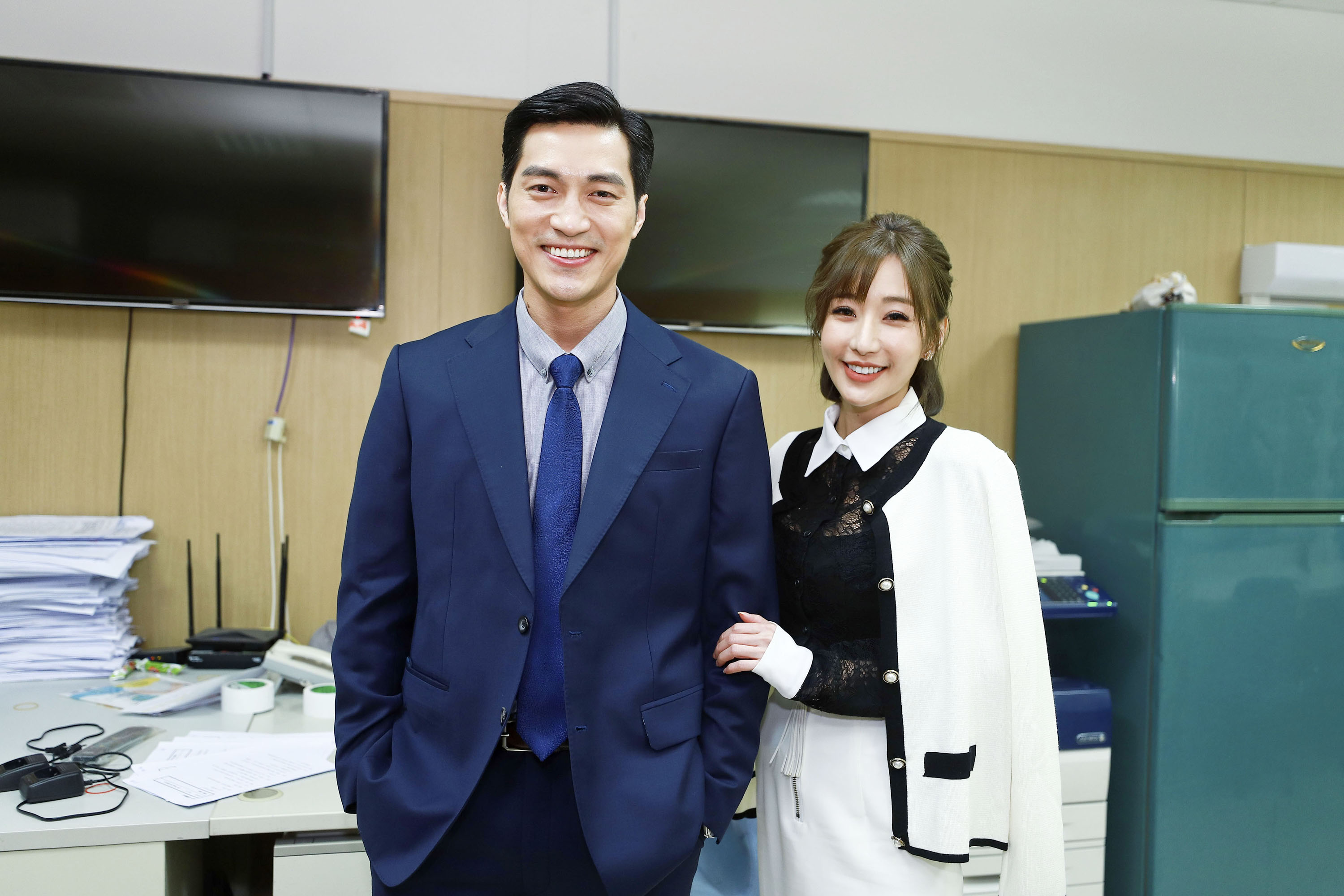 蔡力允跟羅巧倫在八點檔《黃金歲月》搭檔演出夫妻。（民視提供）