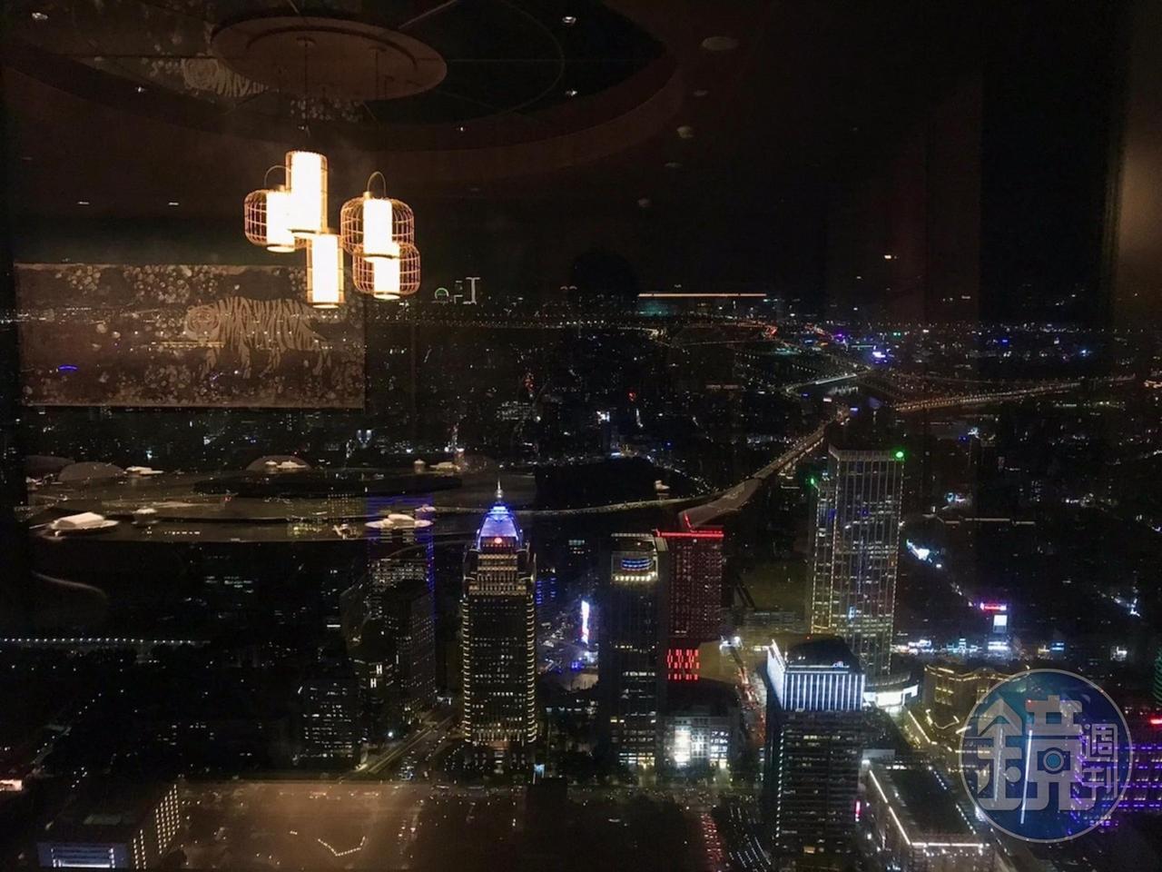 最大包廂「玉山」可欣賞都會感十足的信義夜景。