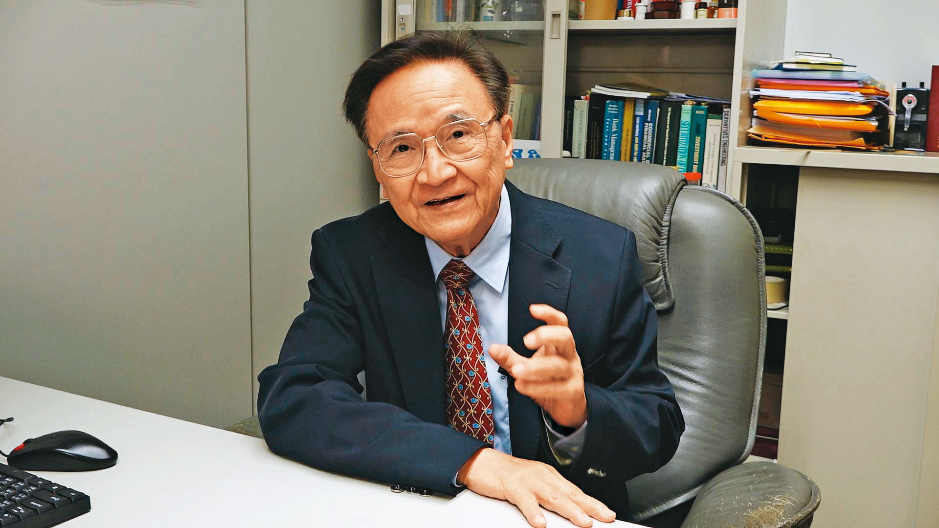 政大教授殷乃平警告,全球至少會有二波物價上漲,台灣應及早因應。(資料照片)