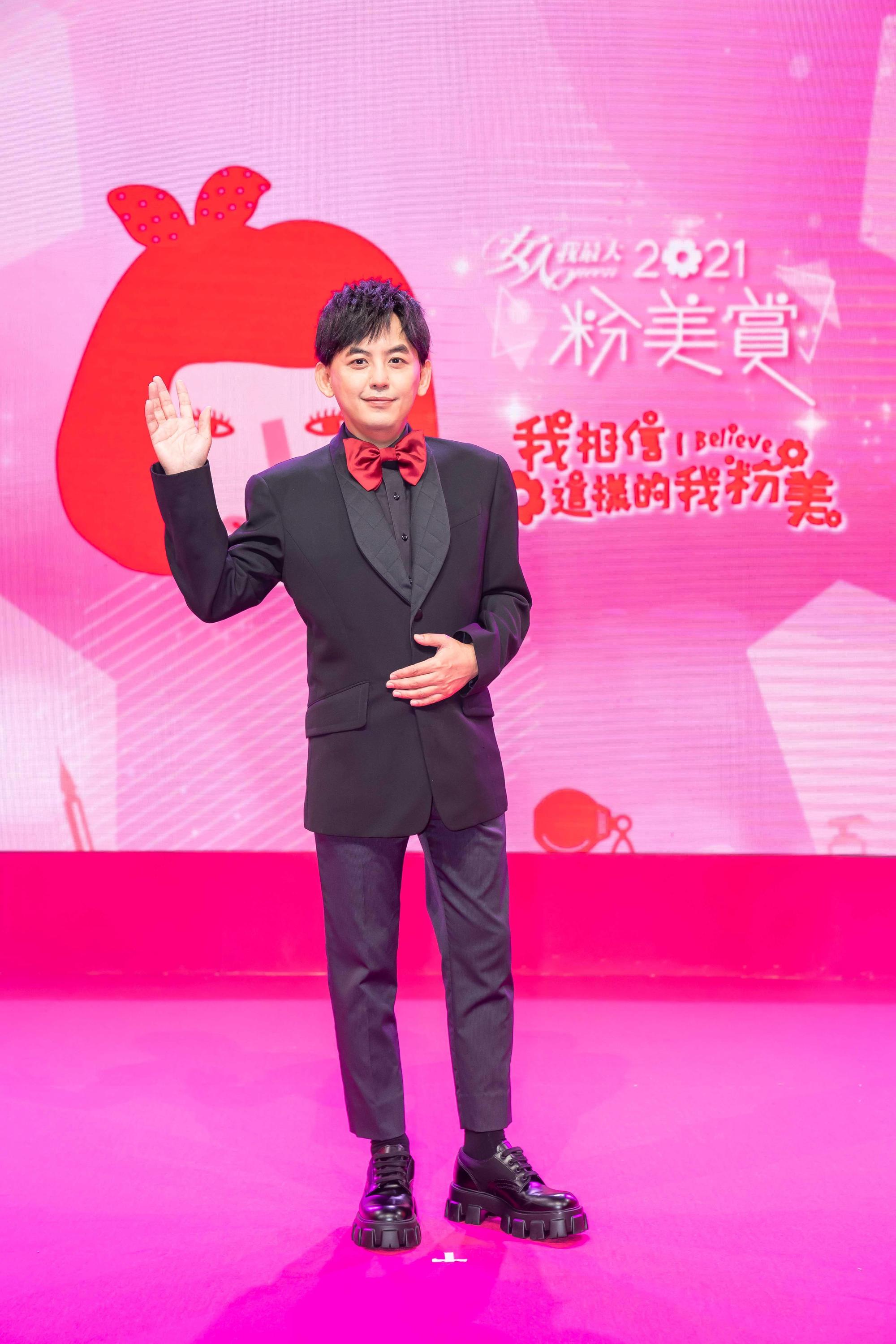 黃子佼針對日前藍祖蔚的批評「綜藝人」提早離席一事,認為電視人不需要互相漏氣求進步。(TVBS提供)