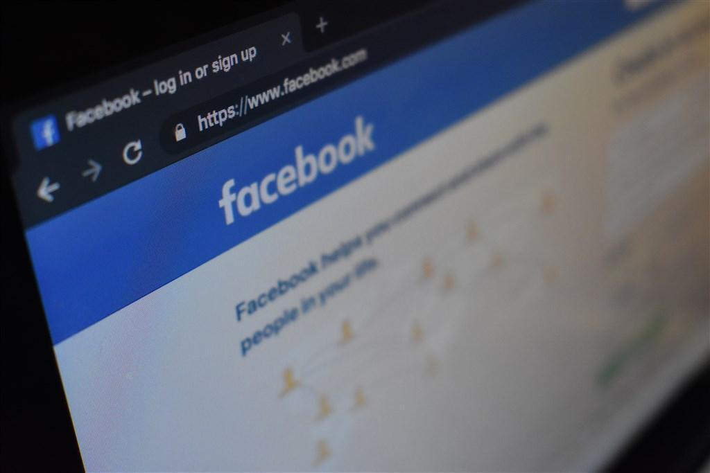 社群媒體Facebook(臉書)、Instagram及WhatsApp昨(4日)晚深夜全球大當機,大票用戶哀鴻遍野。(翻攝自Unsplash圖庫)