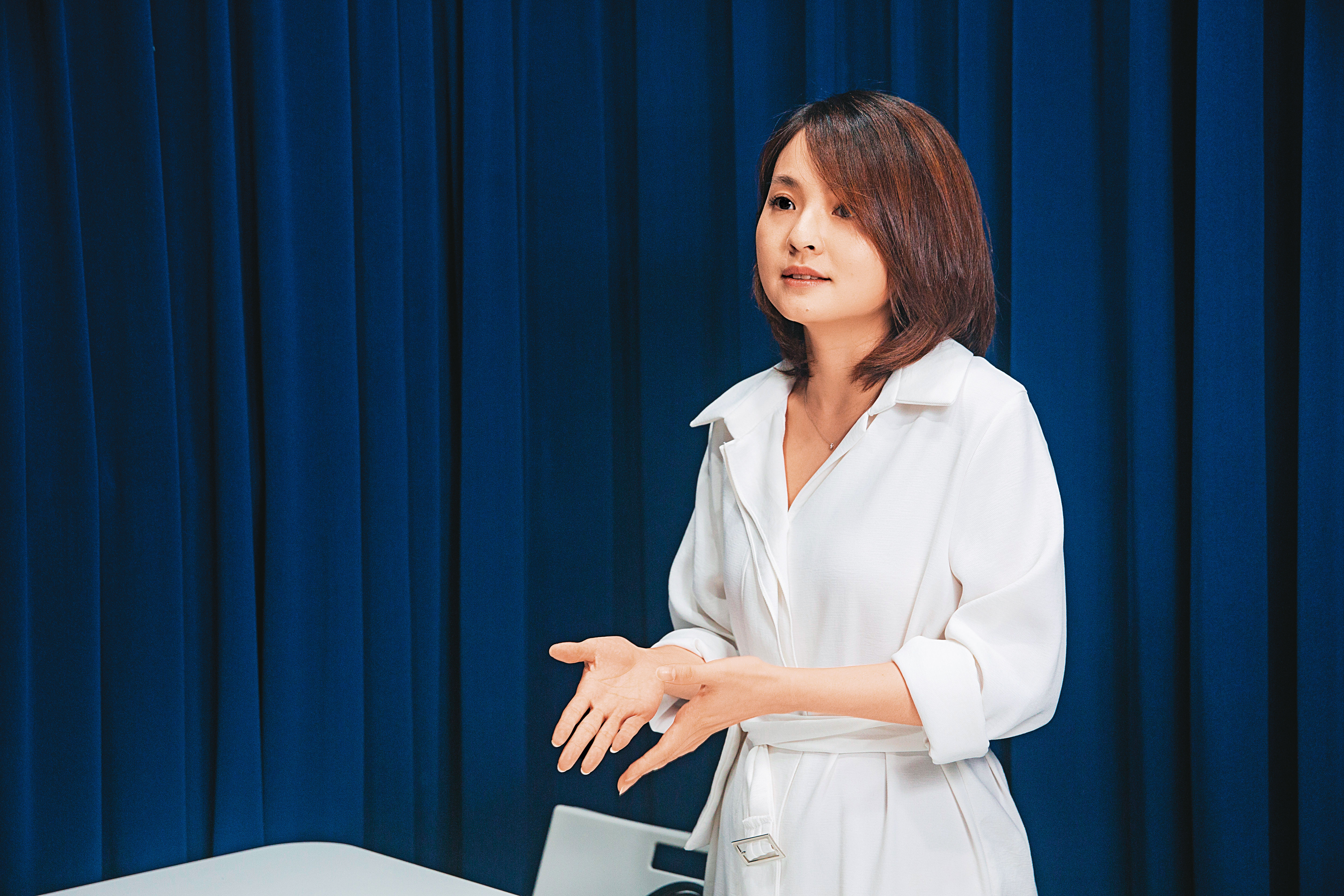 iFit愛瘦身創辦人陳韻如（圖）遭丈夫解除職務，宛如「東京著衣」夫妻失和的翻版。